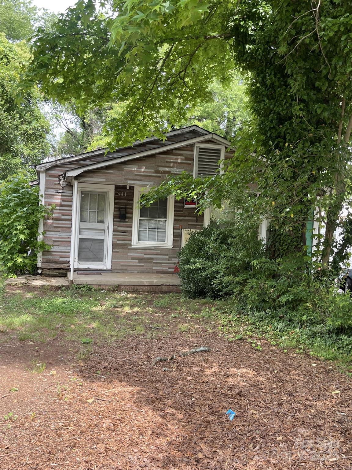 441 Skyland Avenue Property Photo