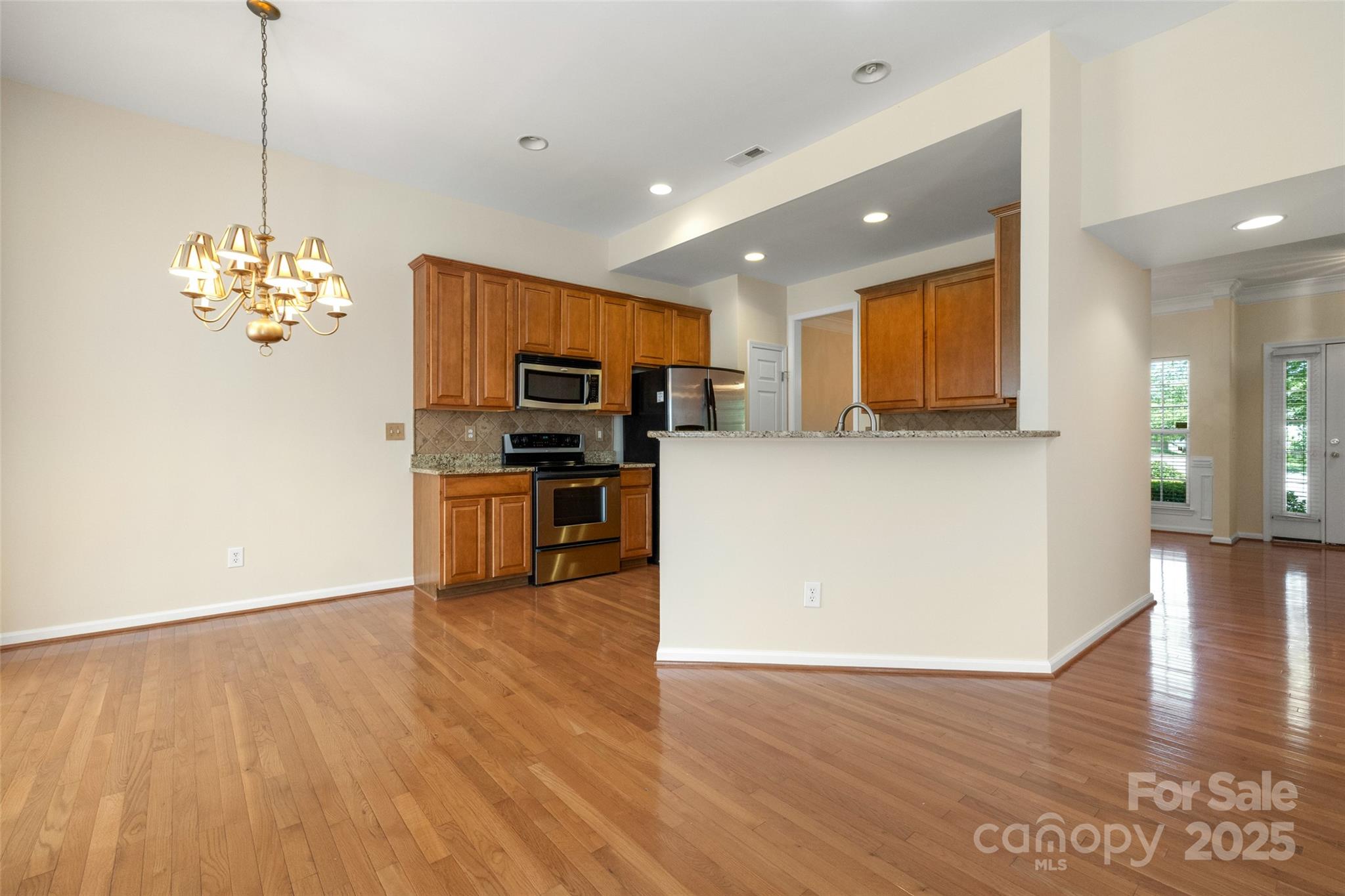 4048 Buckingham Drive Property Photo 6