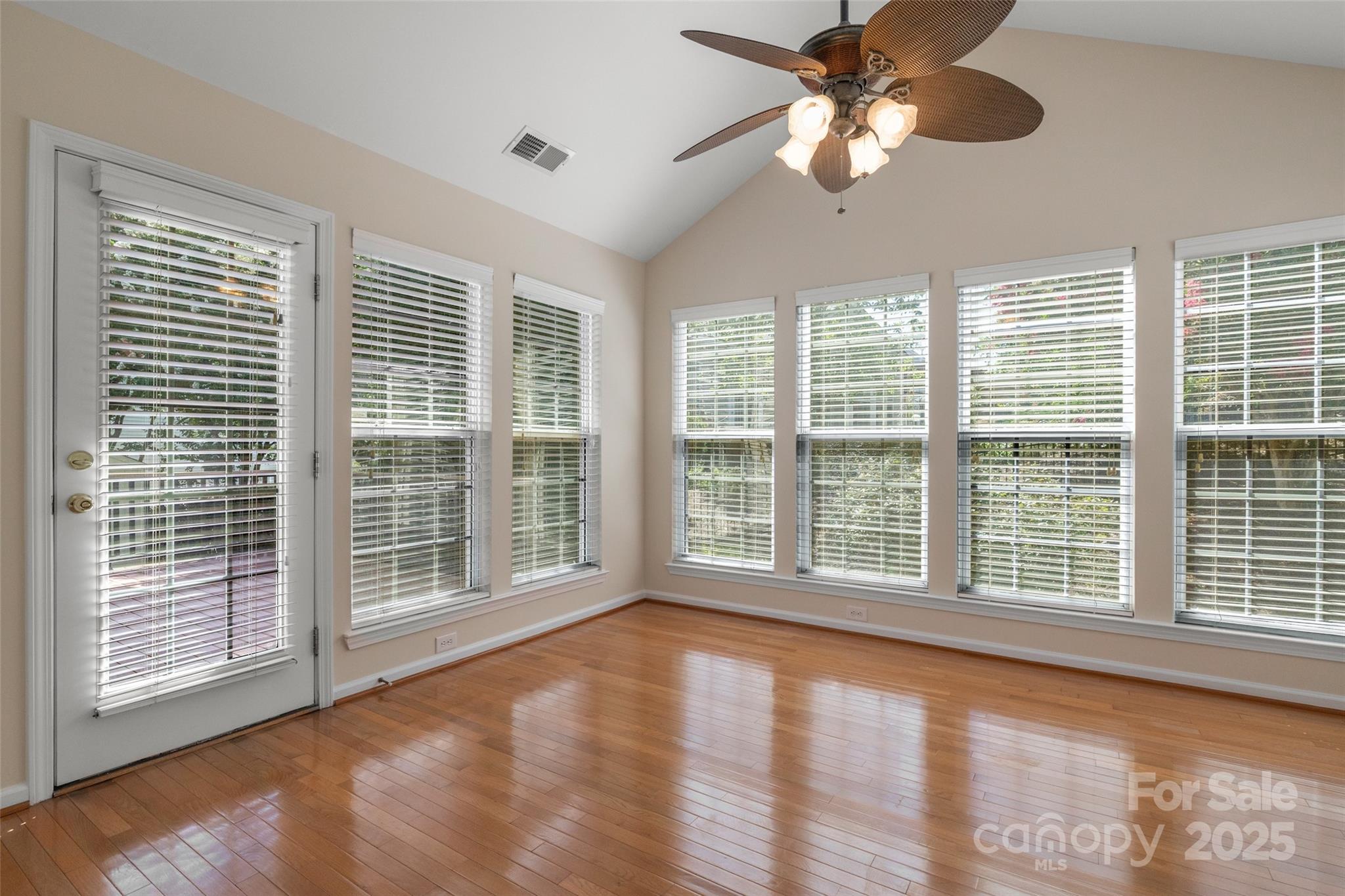 4048 Buckingham Drive Property Photo 10