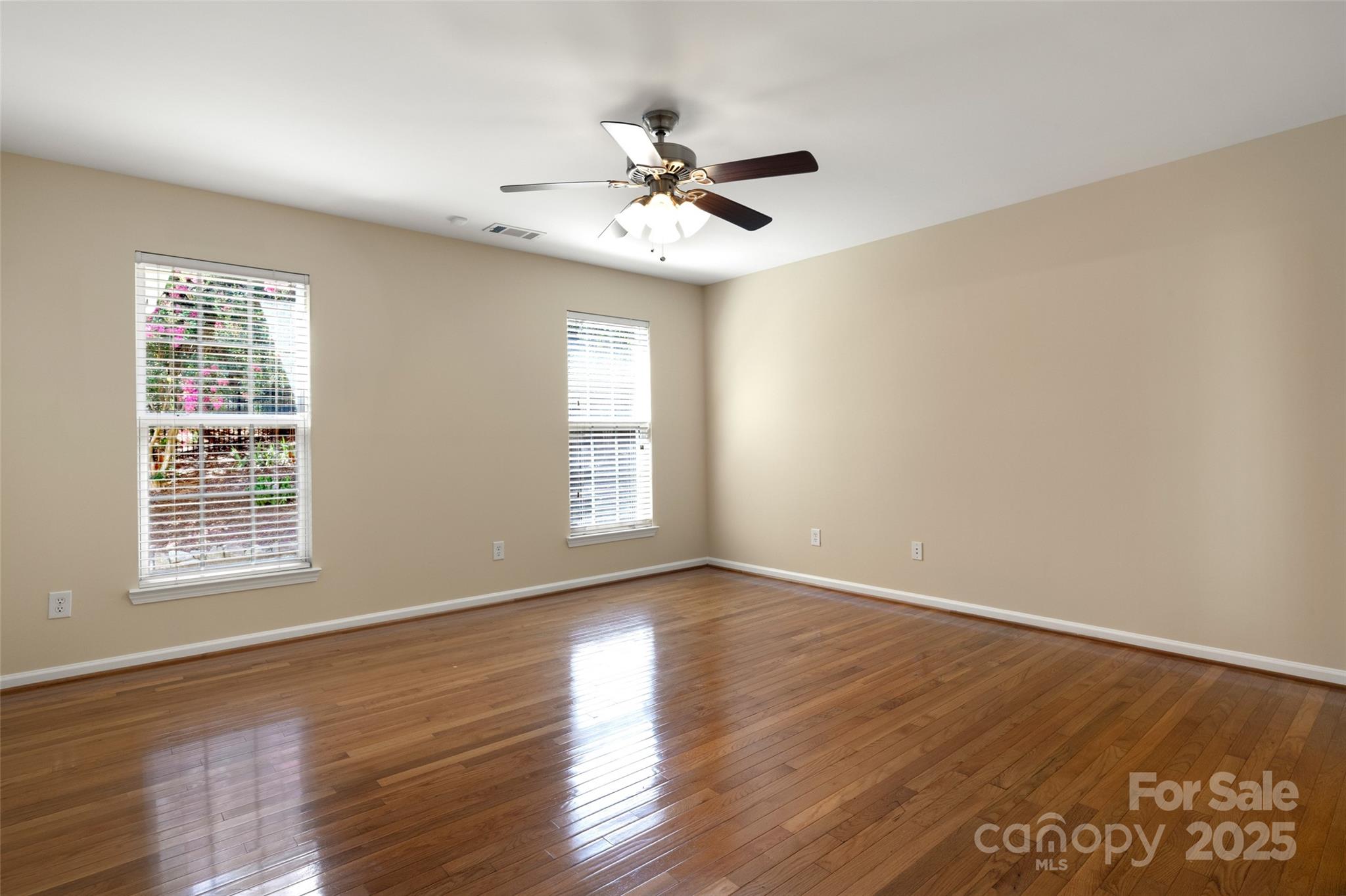 4048 Buckingham Drive Property Photo 14