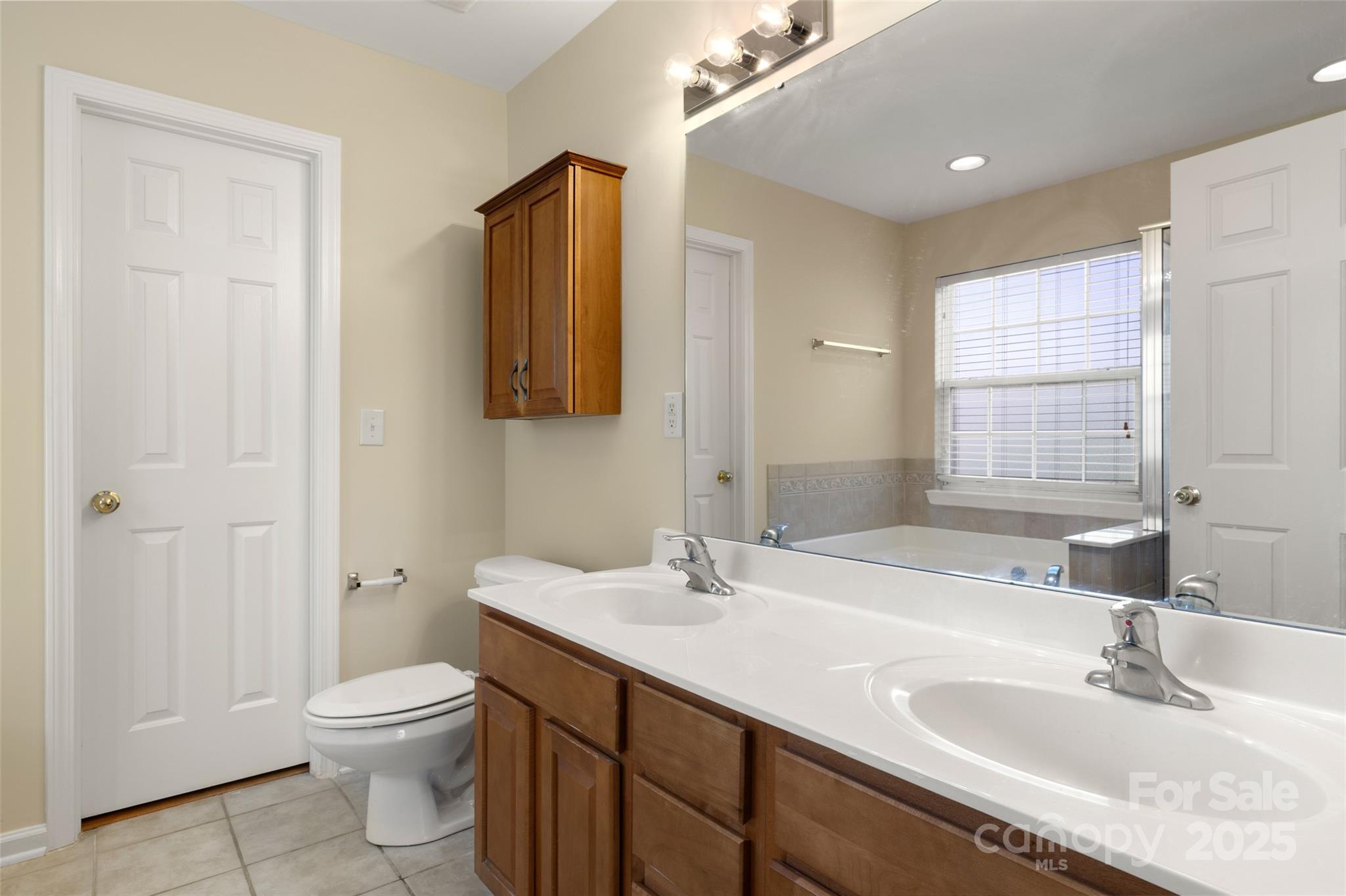 4048 Buckingham Drive Property Photo 16