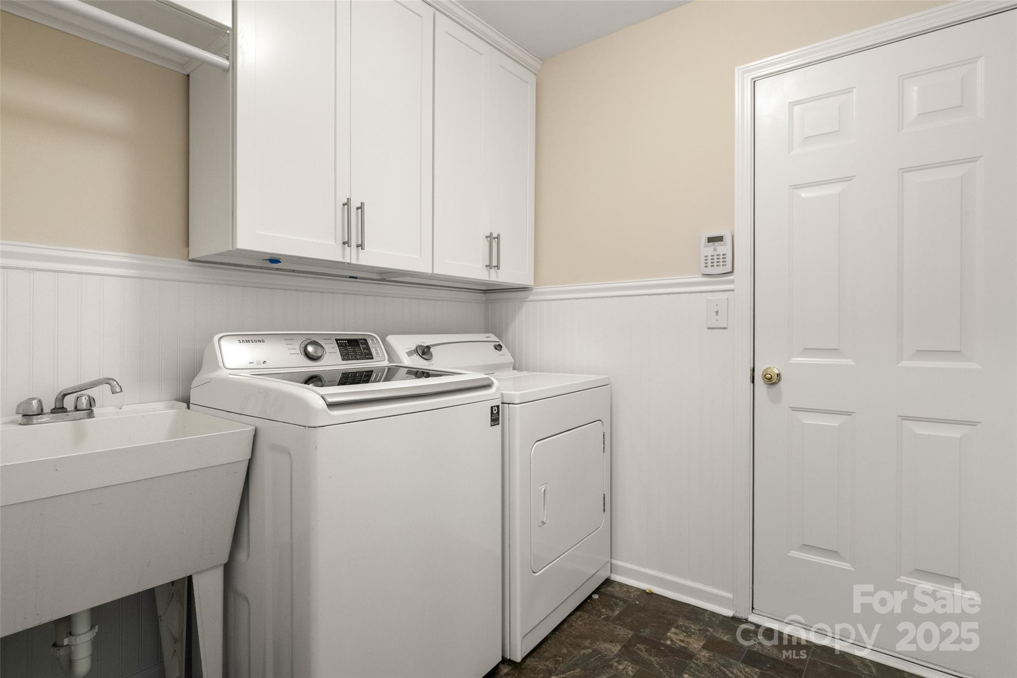 4048 Buckingham Drive Property Photo 18