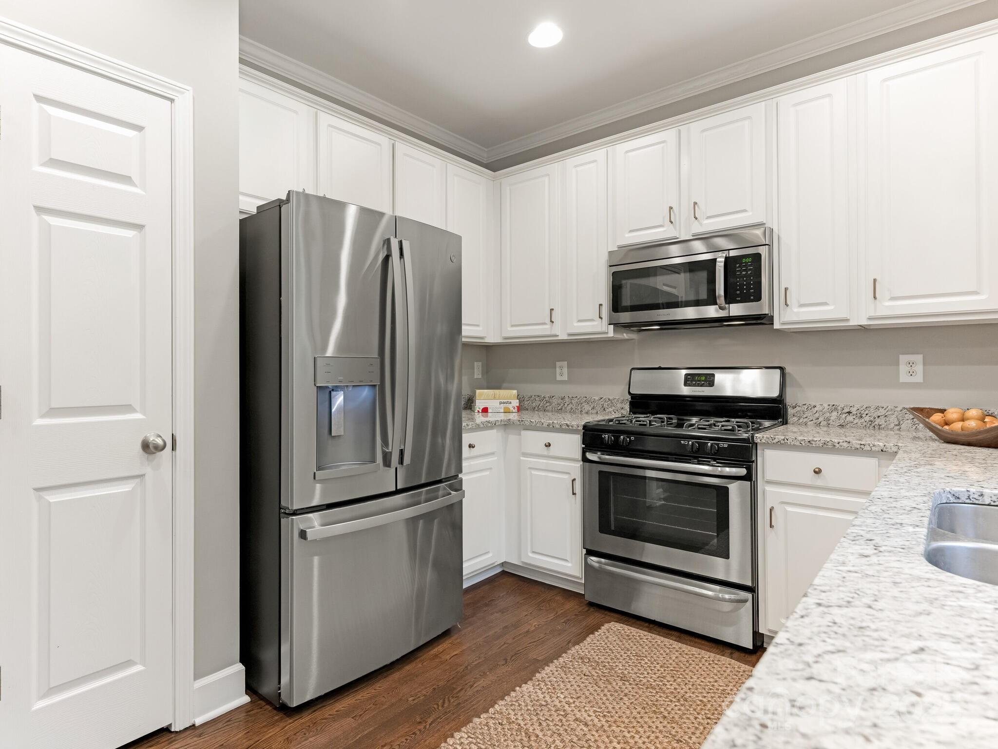 2021 Sablewood Drive Property Photo 10