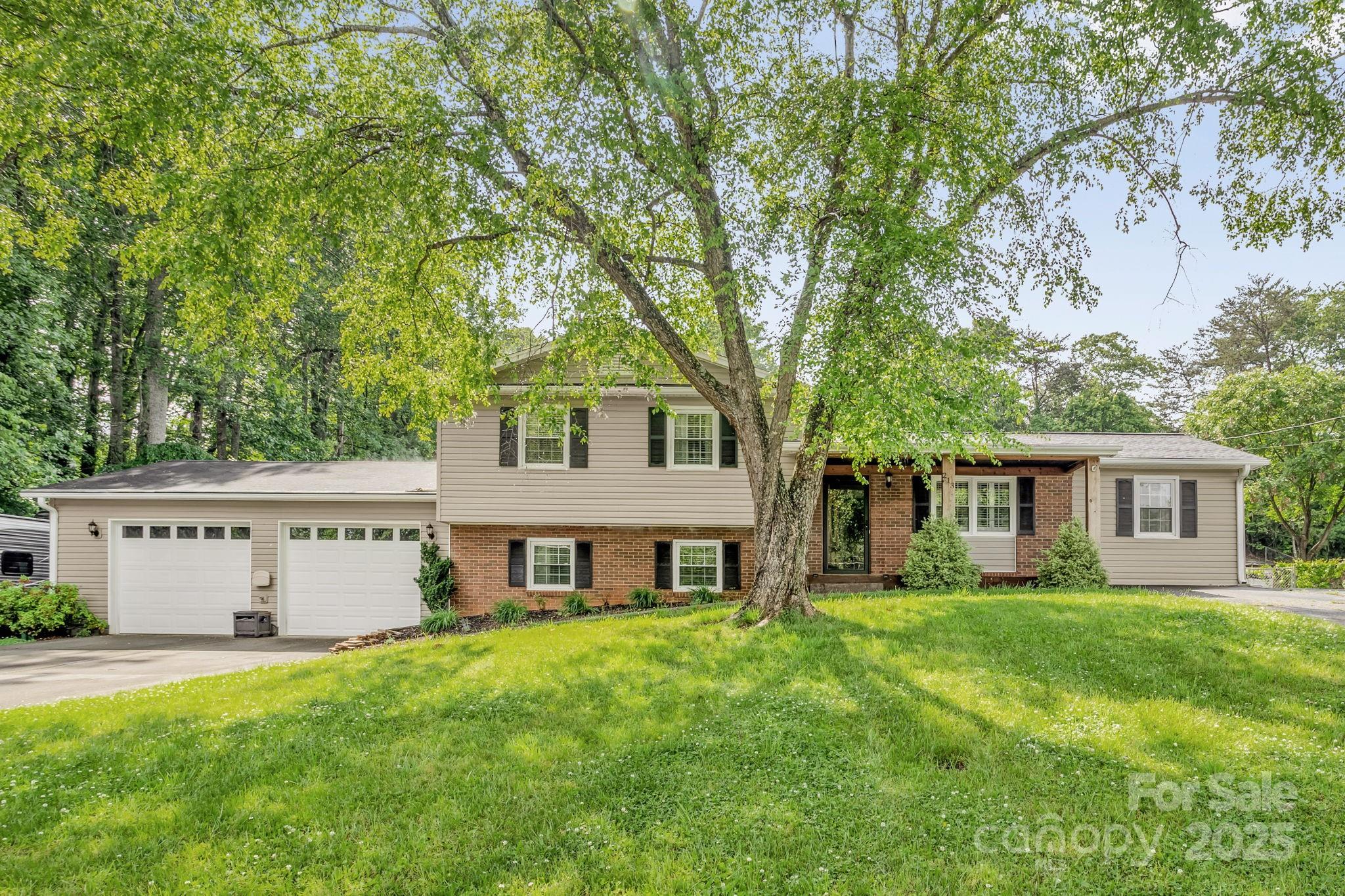 213 Turkey Hill Drive Property Photo 1