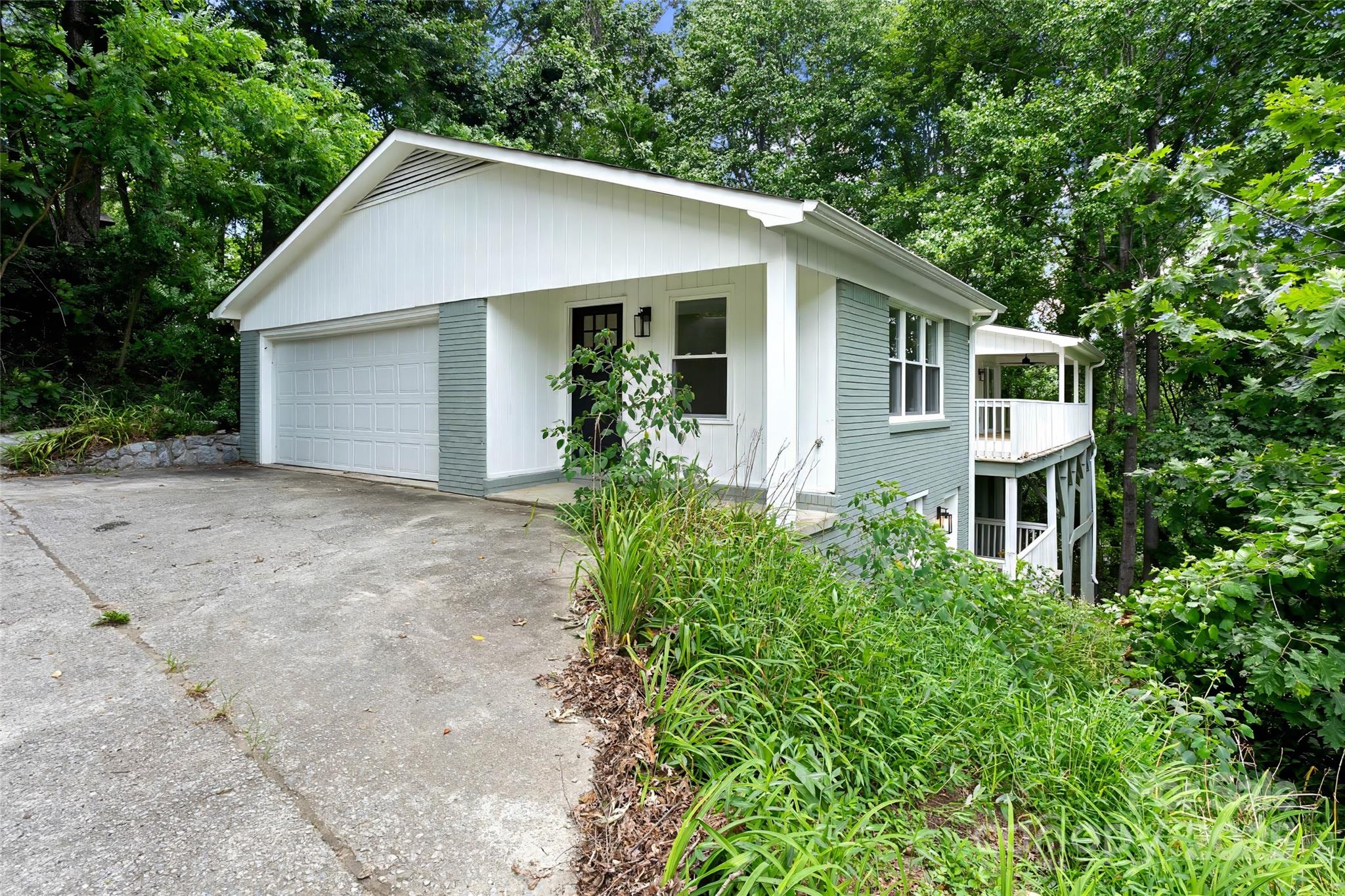 240 Spicewood Lane Property Photo 1