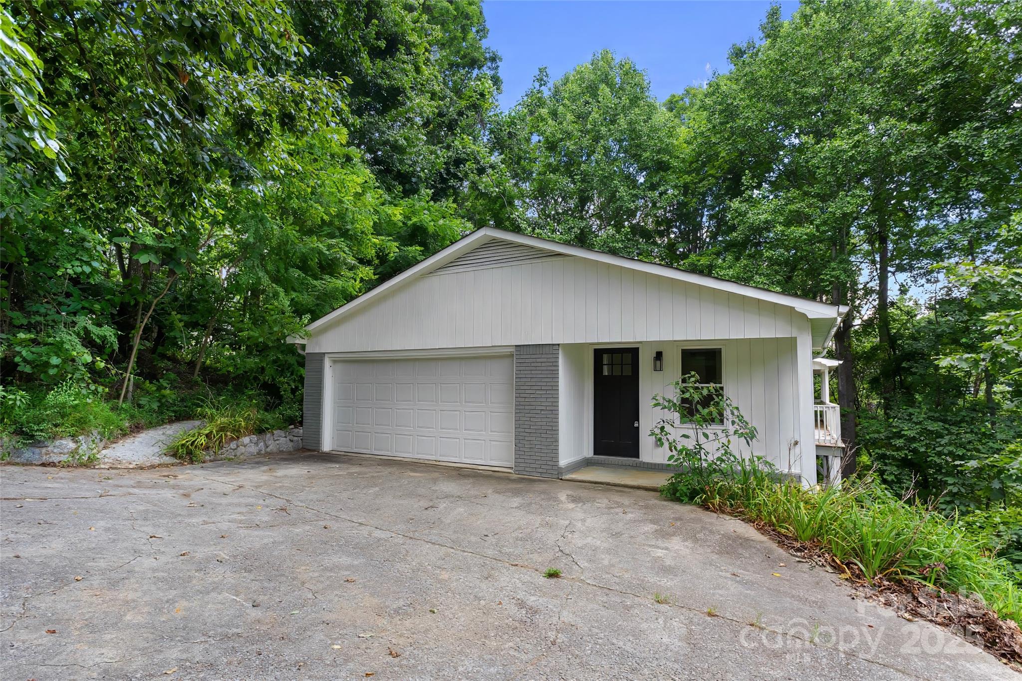 240 Spicewood Lane Property Photo 2