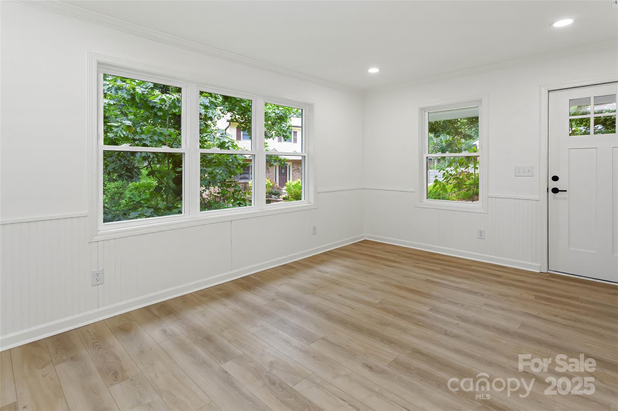 240 Spicewood Lane Property Photo 4