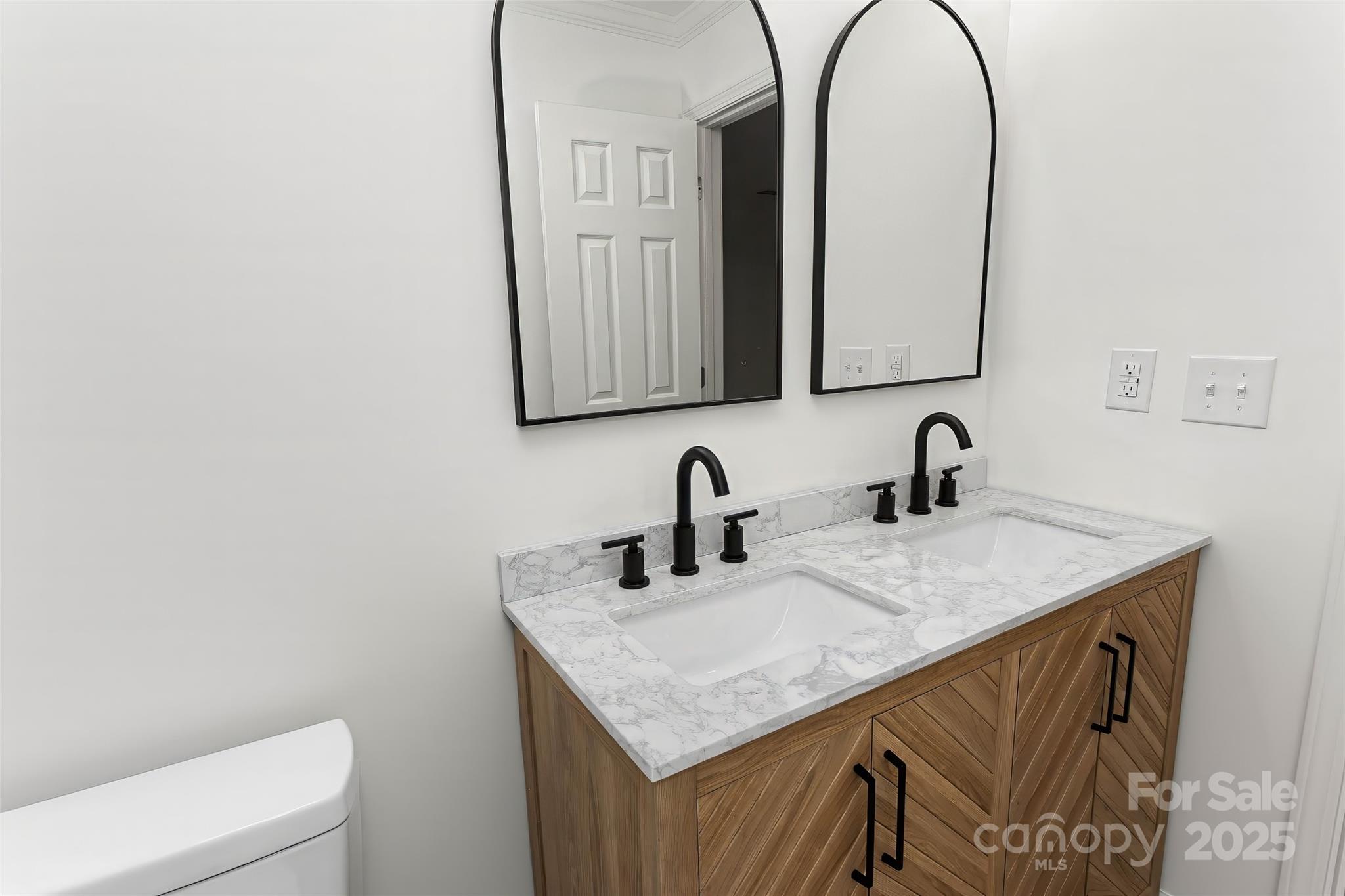 240 Spicewood Lane Property Photo 22