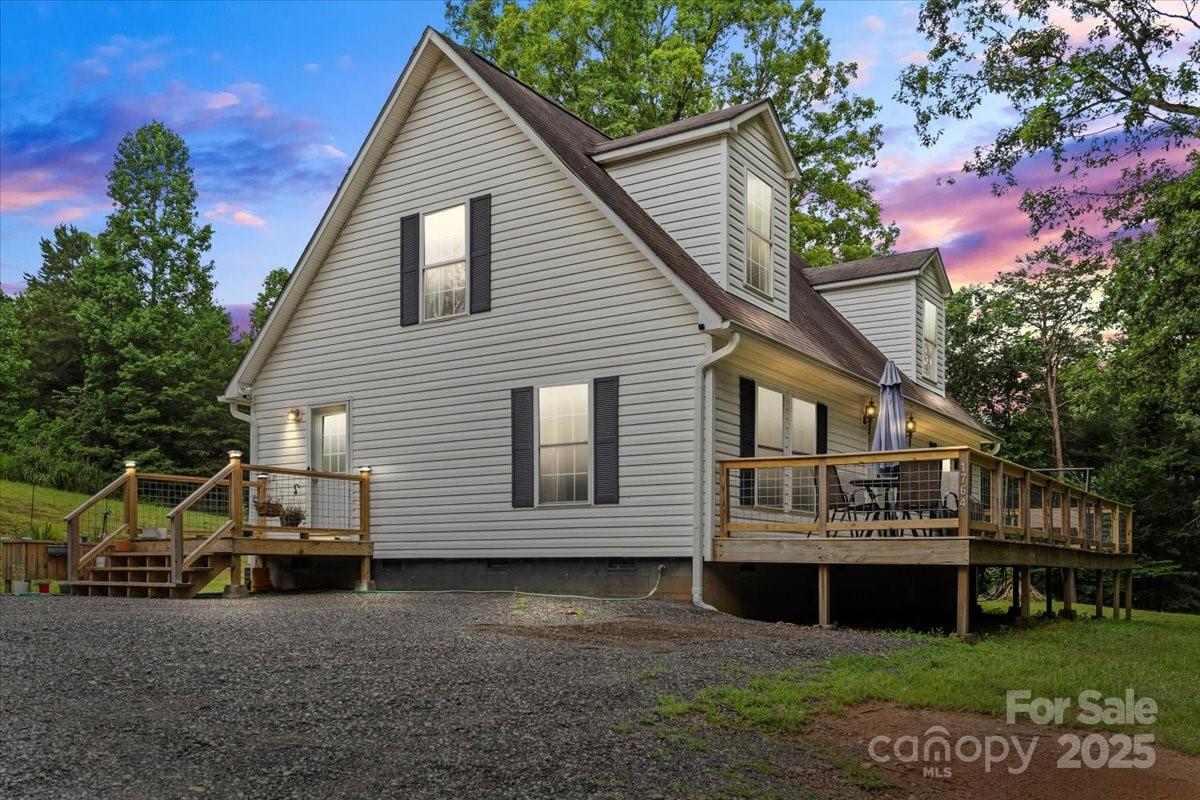 1764 Tomlinson Loop Property Photo 1