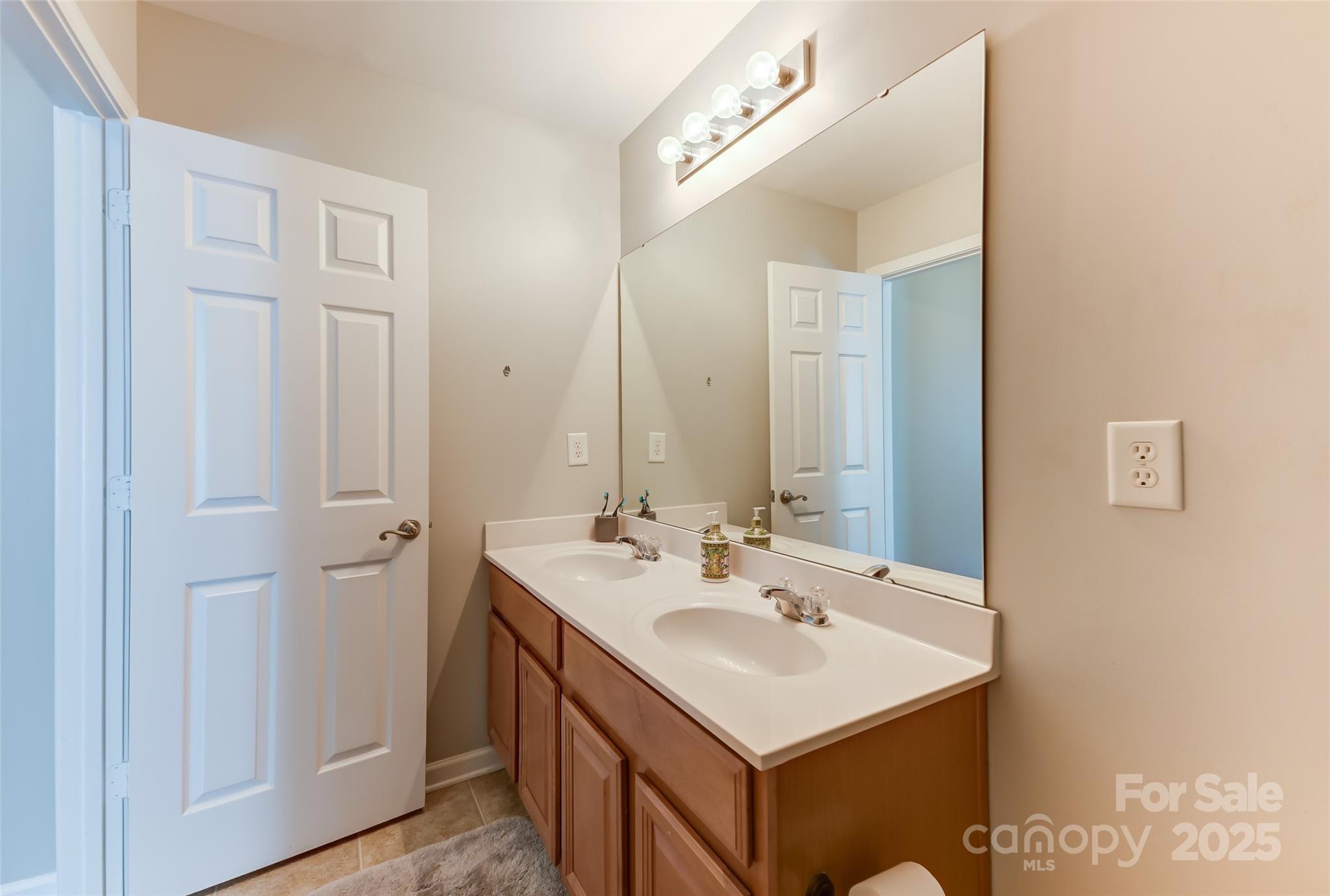 2015 Savannah Hills Drive Property Photo 29