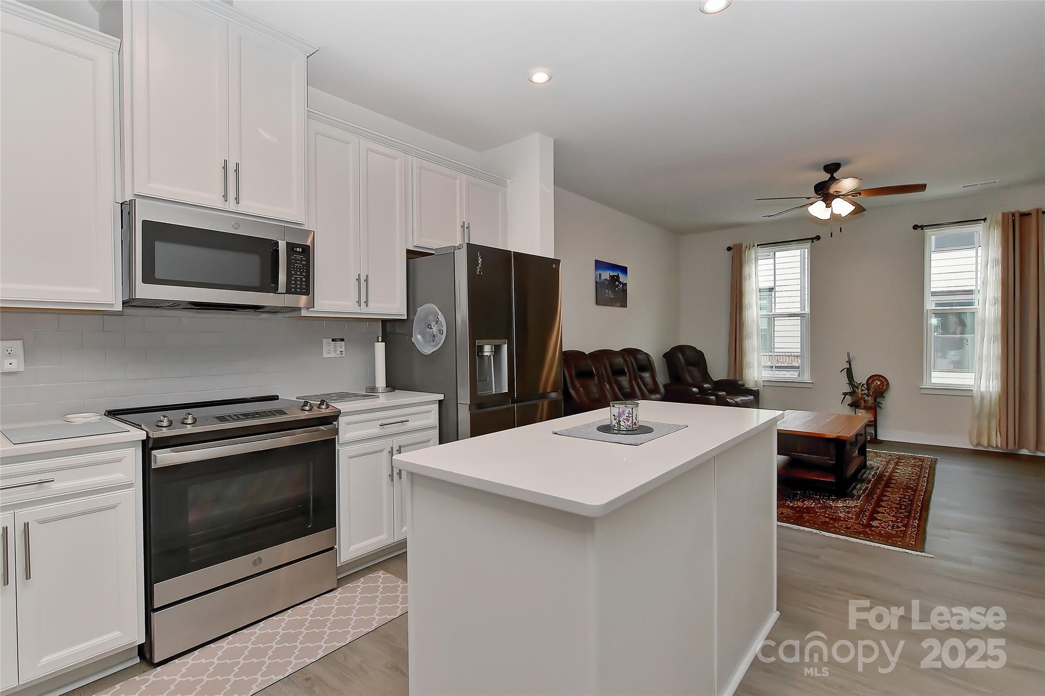 421 Spearfield Lane Property Photo 3