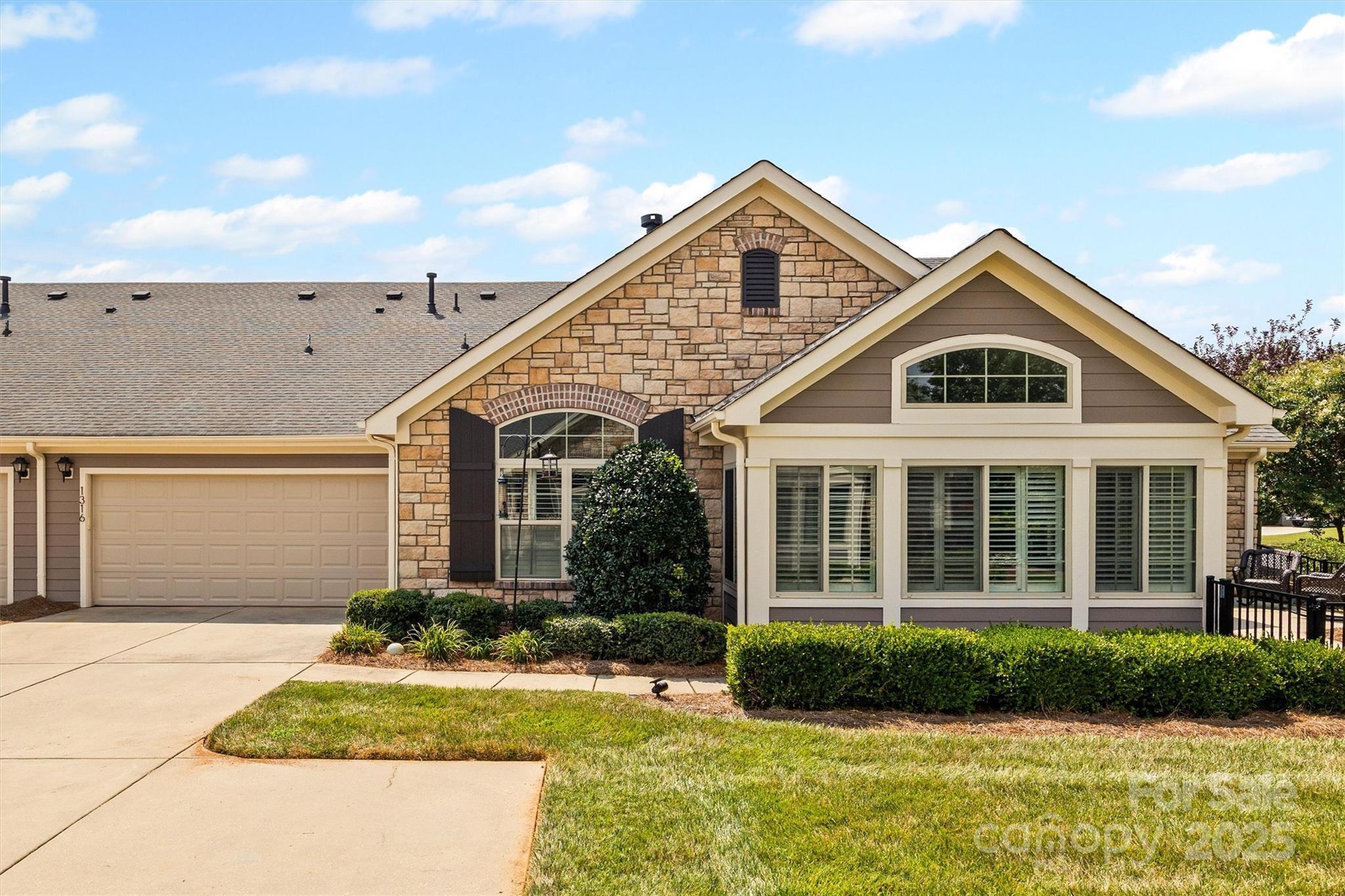 1316 Somersby Circle Property Photo 1