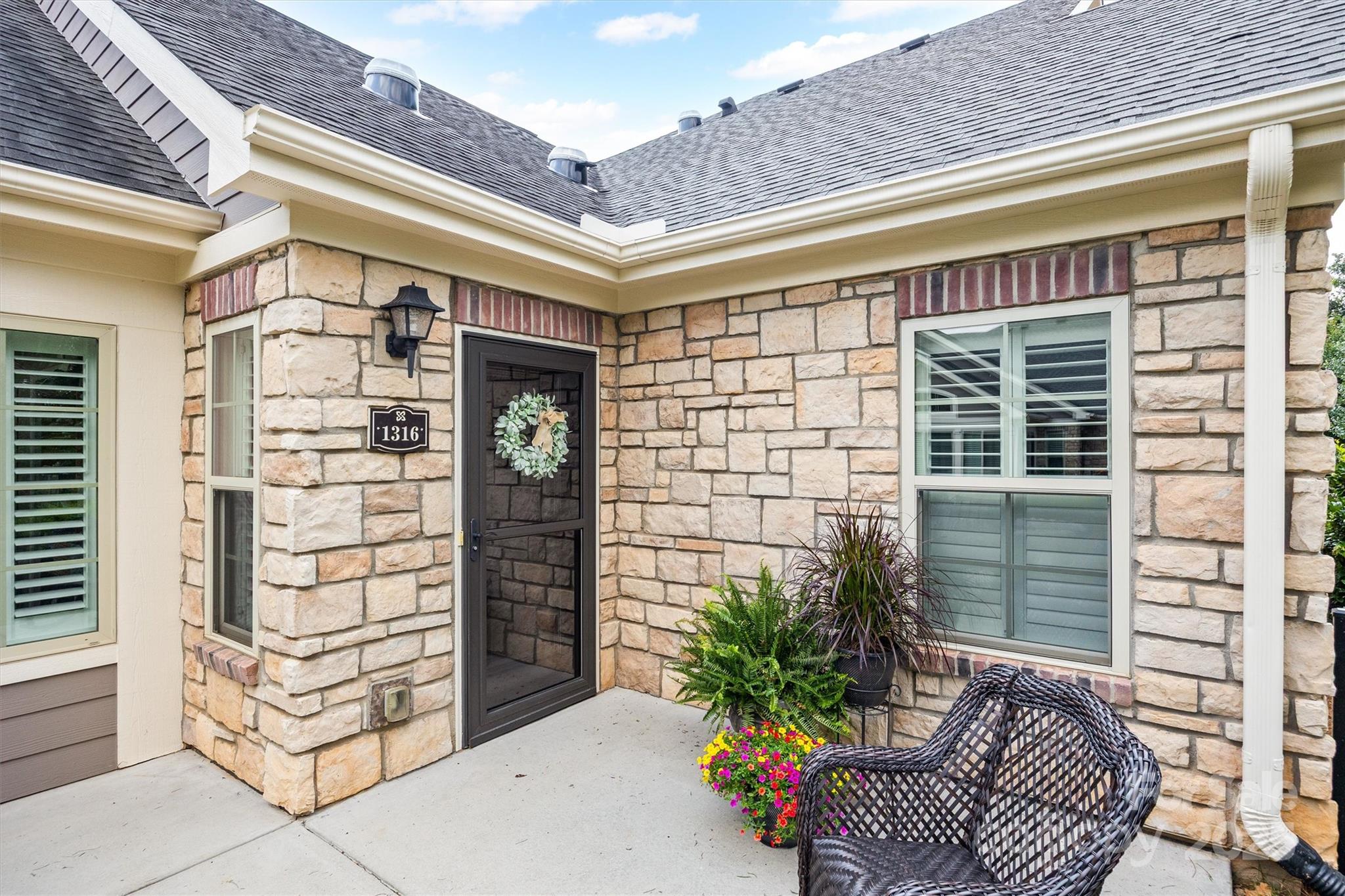 1316 Somersby Circle Property Photo 2