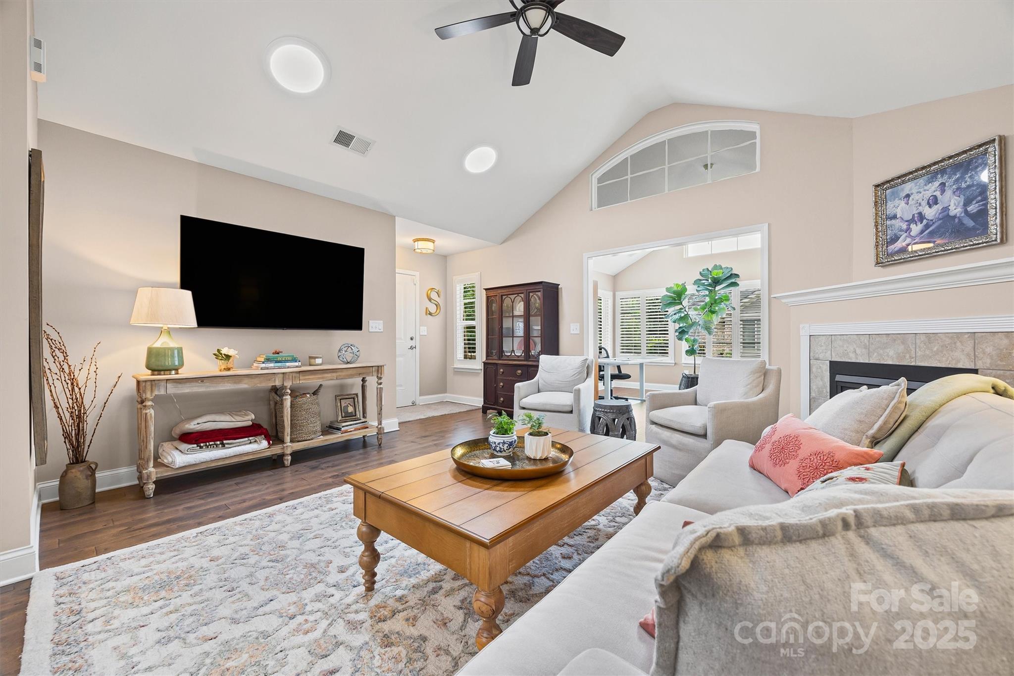 1316 Somersby Circle Property Photo 3