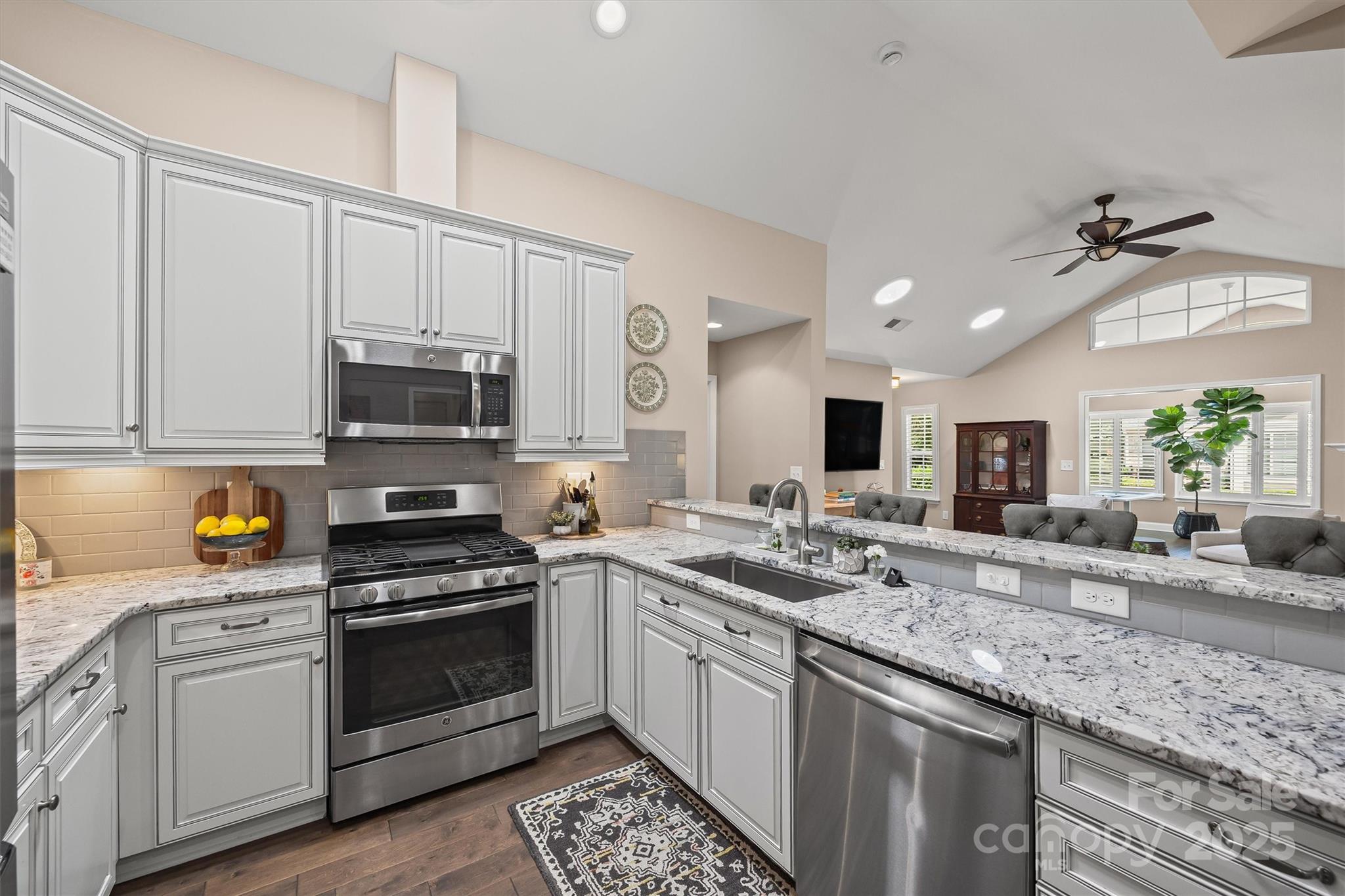 1316 Somersby Circle Property Photo 11