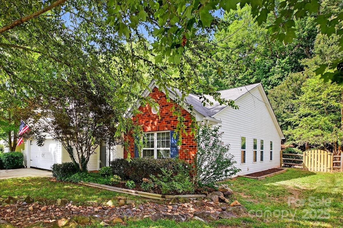 73 Ashton Bluff Circle Property Photo 1
