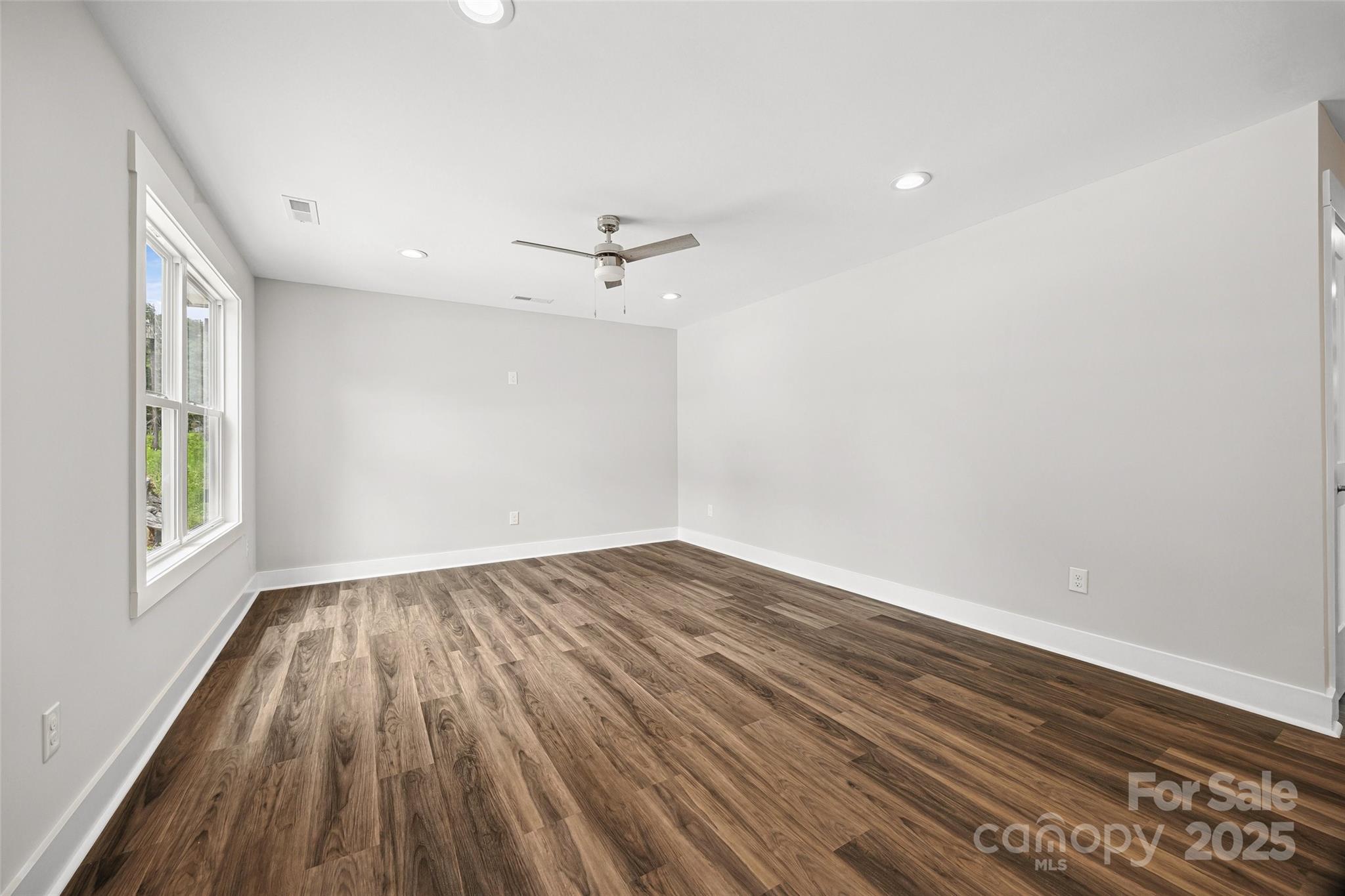 1747 Summit Avenue C Property Photo 4
