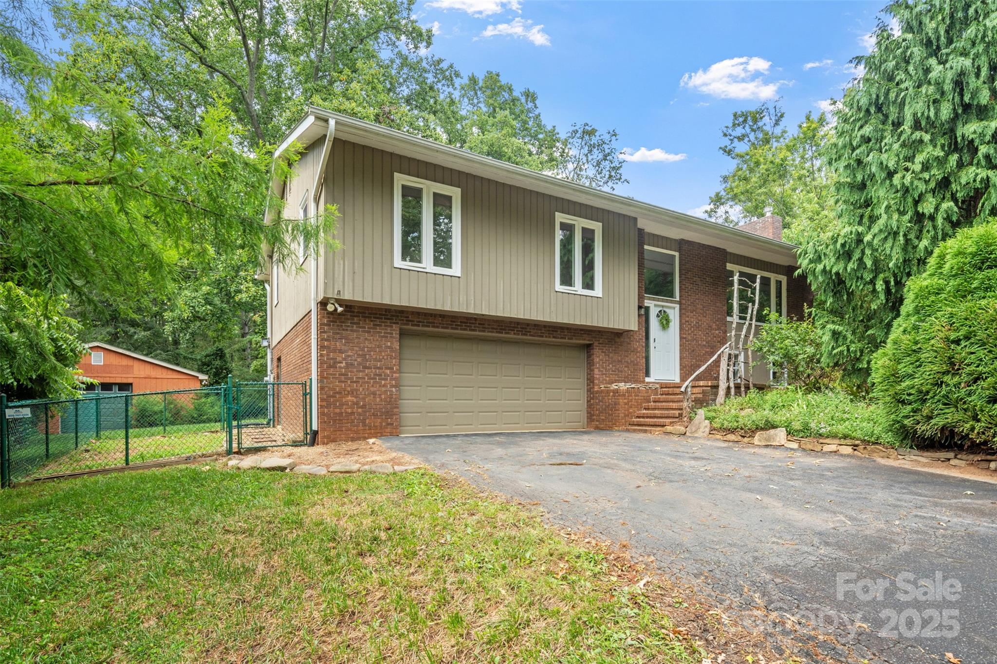 15 Beaverdam Court Property Photo 1