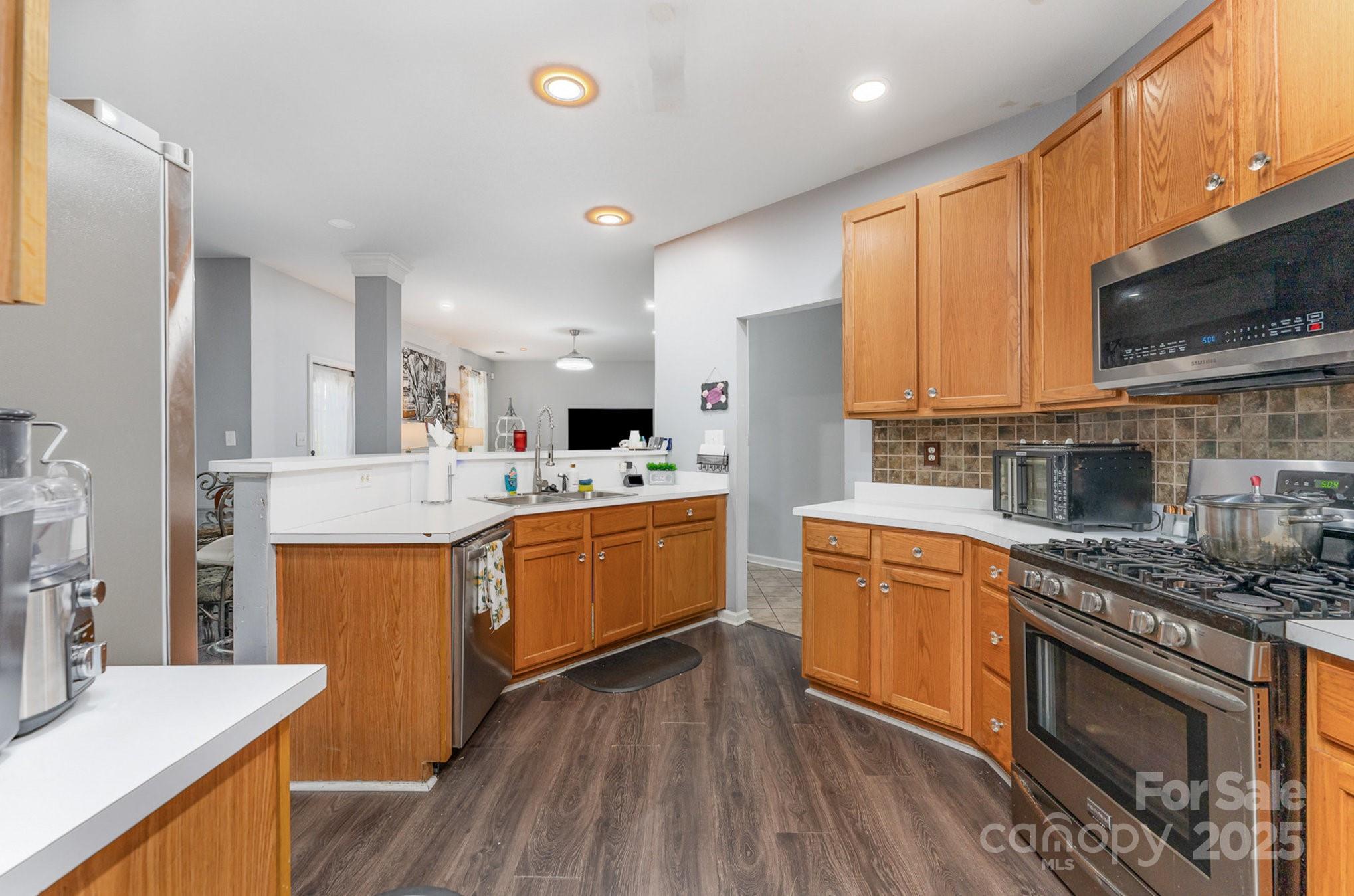 11424 Glenstone Court Property Photo 2