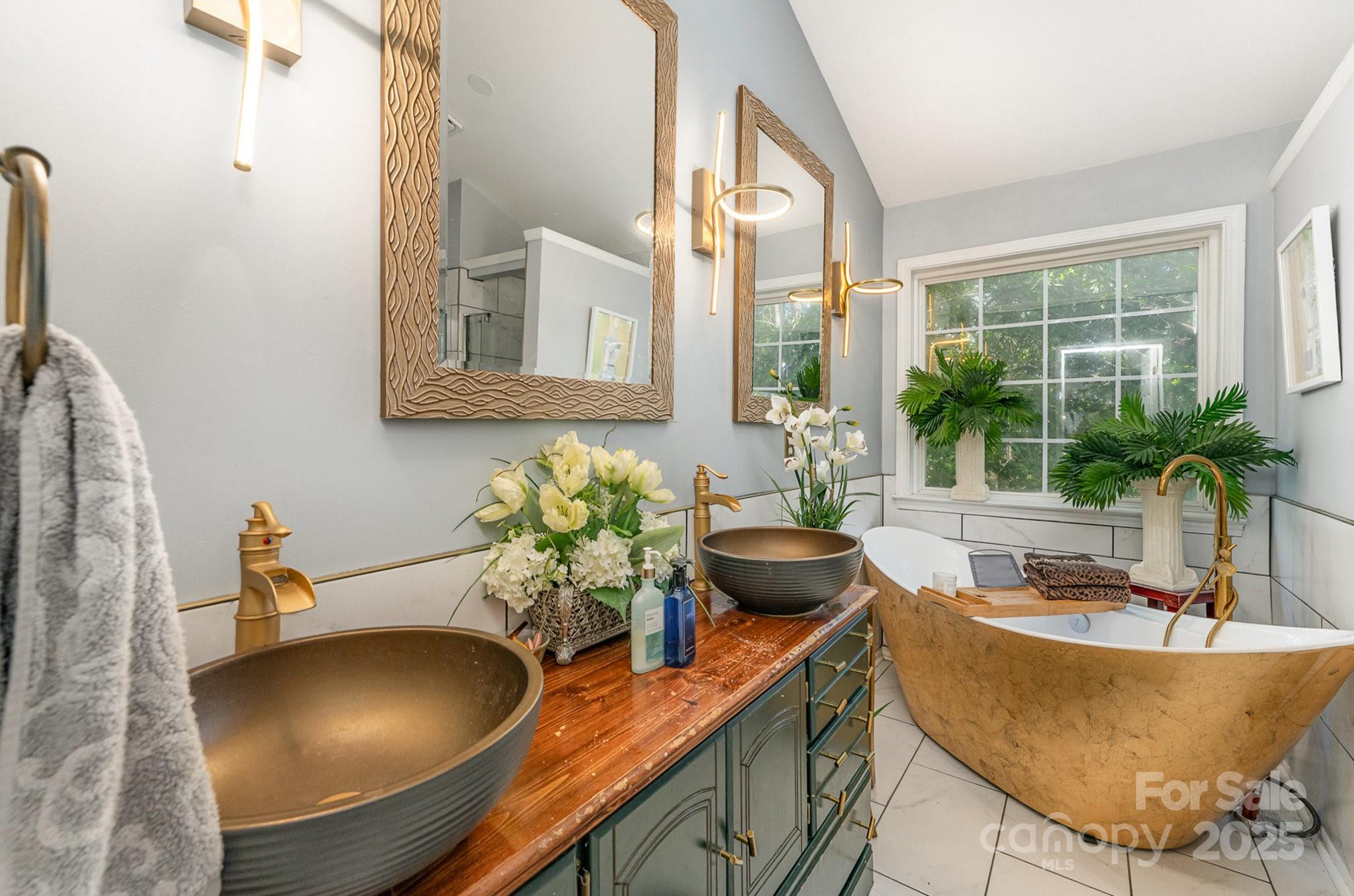 11424 Glenstone Court Property Photo 4