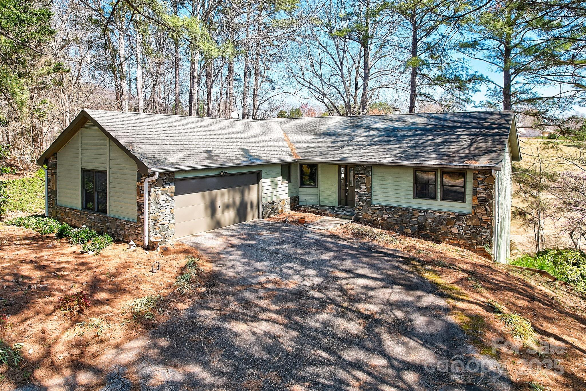 225 Sheepnose Drive Property Photo 1