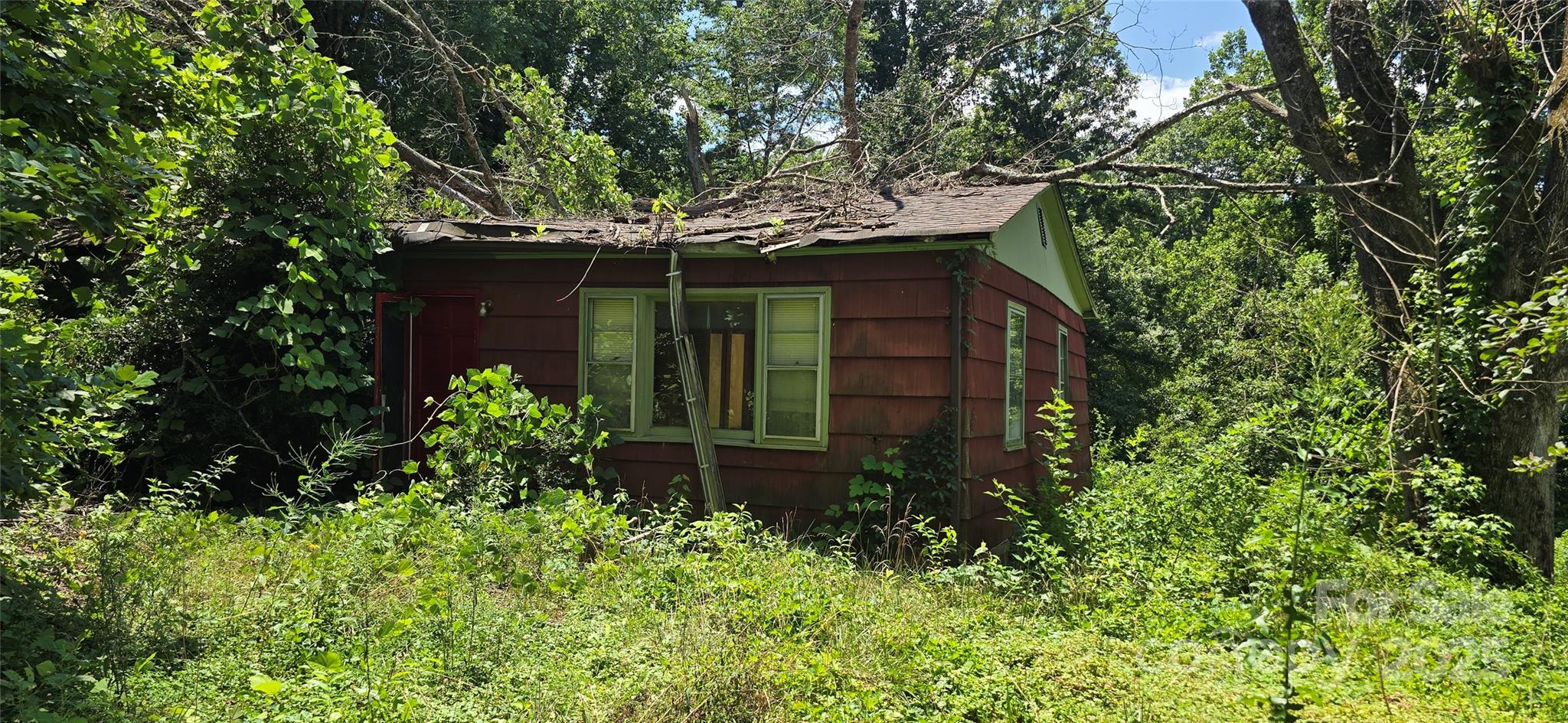 819 Montclair Circle Property Photo 1