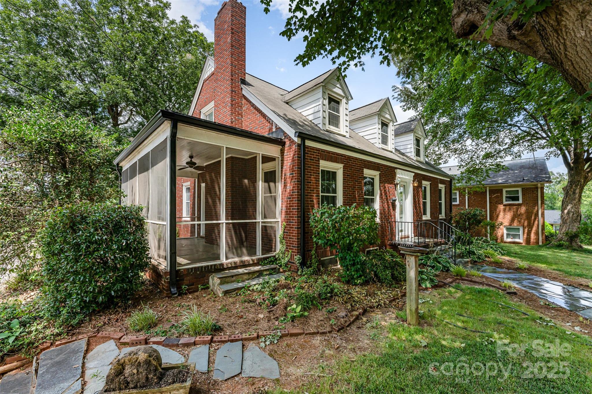 105 Corban Avenue Property Photo 2