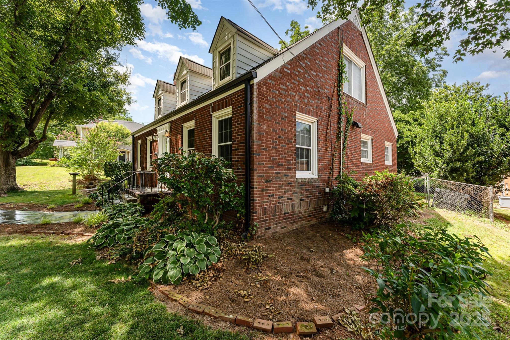 105 Corban Avenue Property Photo 3