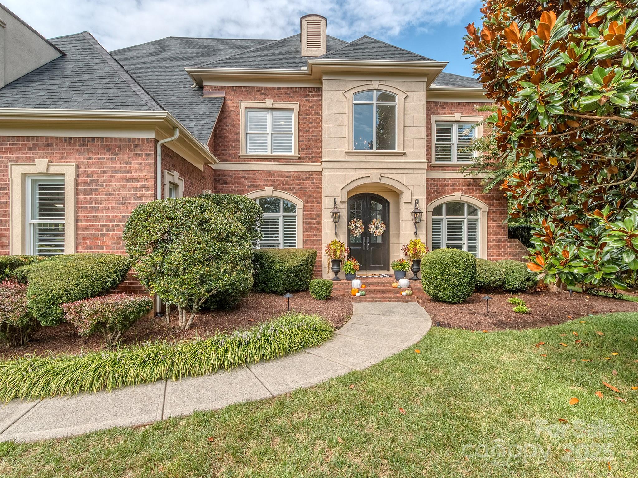 102 Montrose Drive Property Photo 1