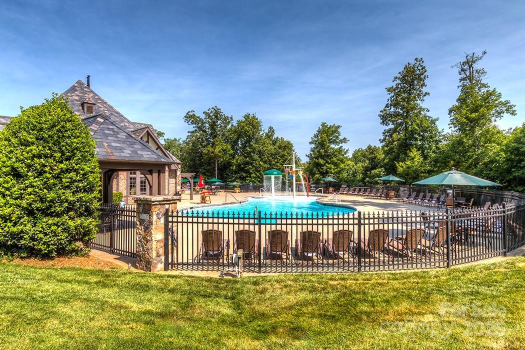 102 Montrose Drive Property Photo 39