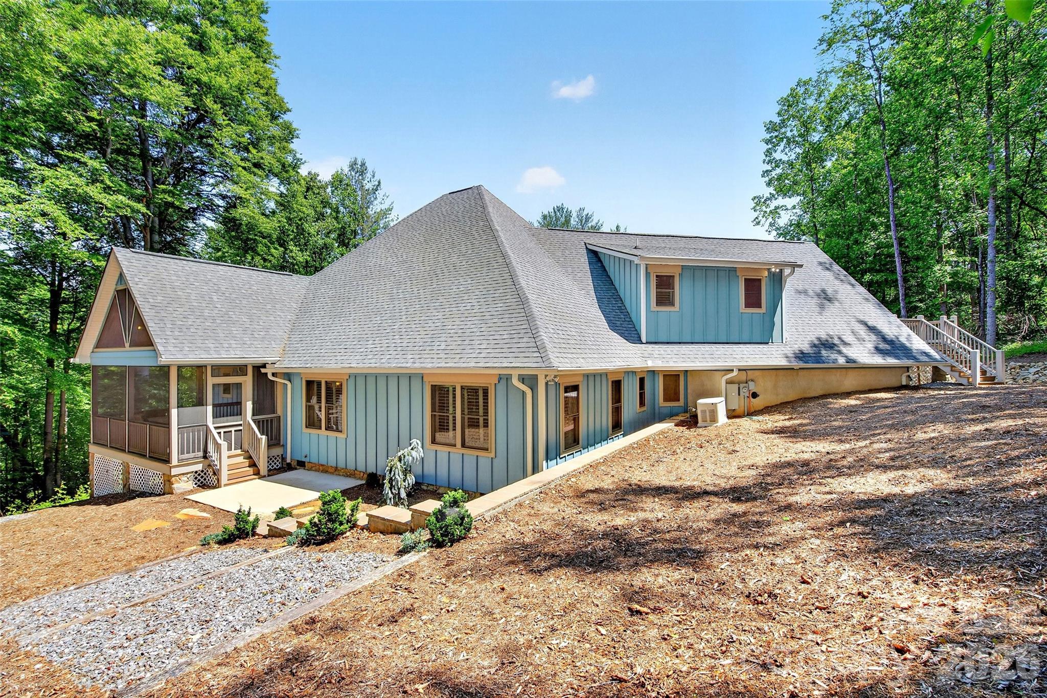 225 Henrys Glen Drive Property Photo 3