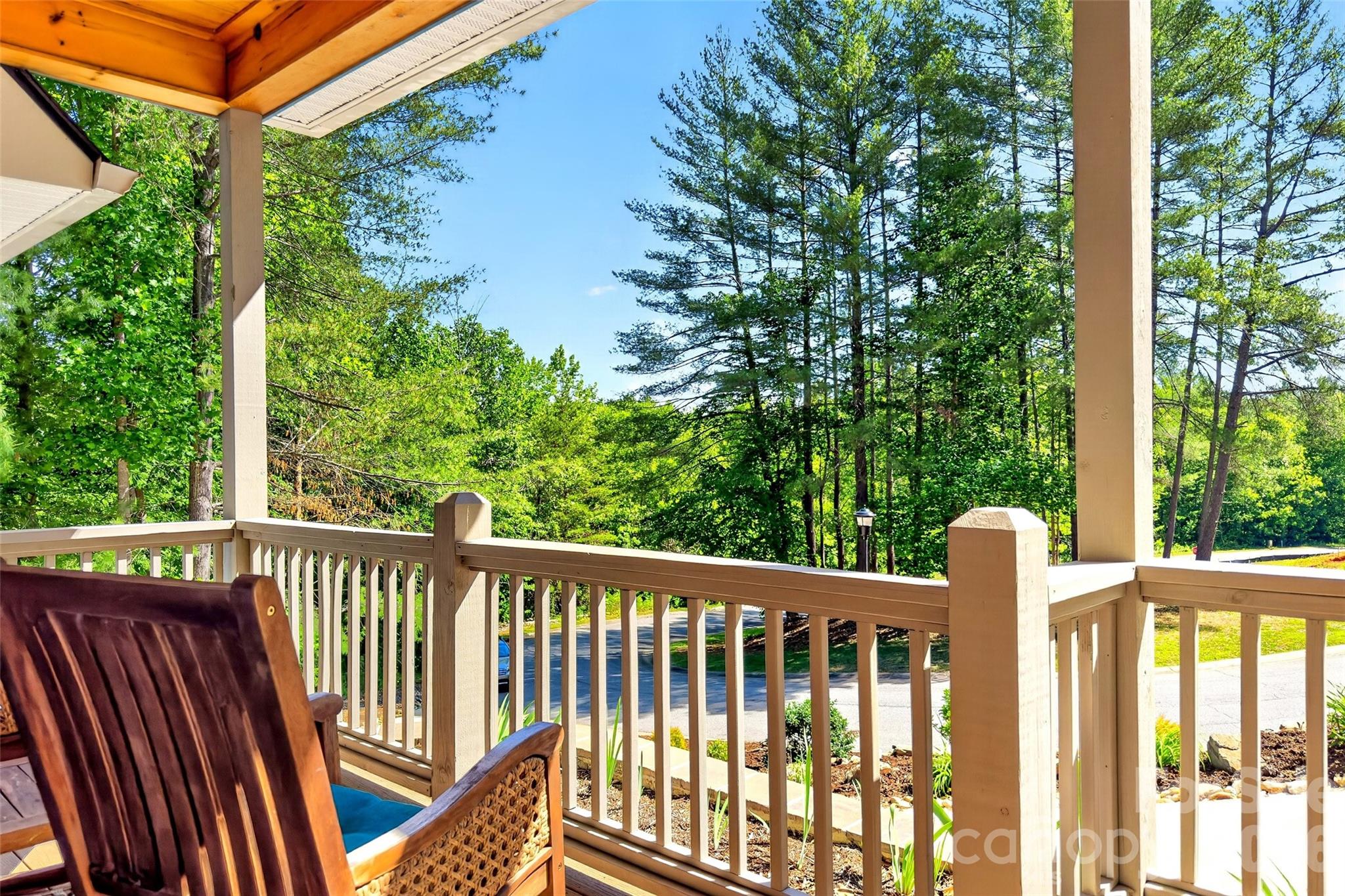 225 Henrys Glen Drive Property Photo 6