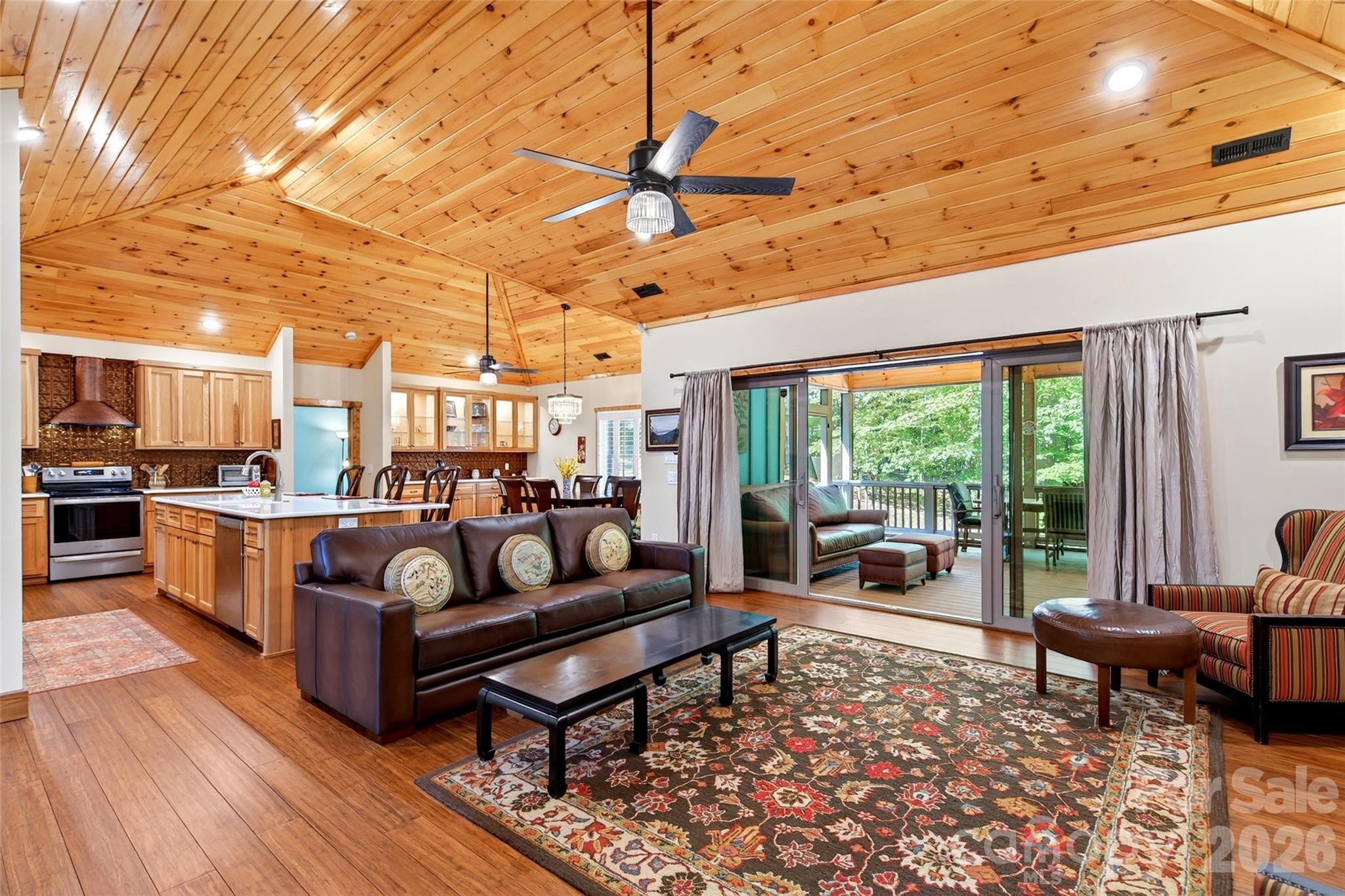 225 Henrys Glen Drive Property Photo 11