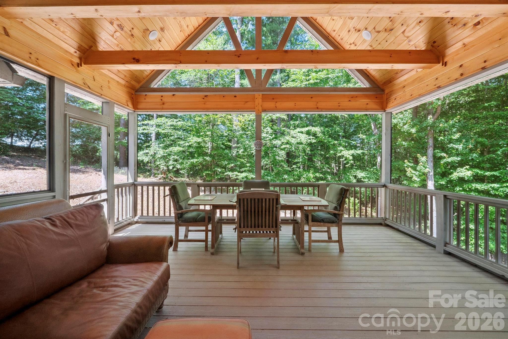 225 Henrys Glen Drive Property Photo 14