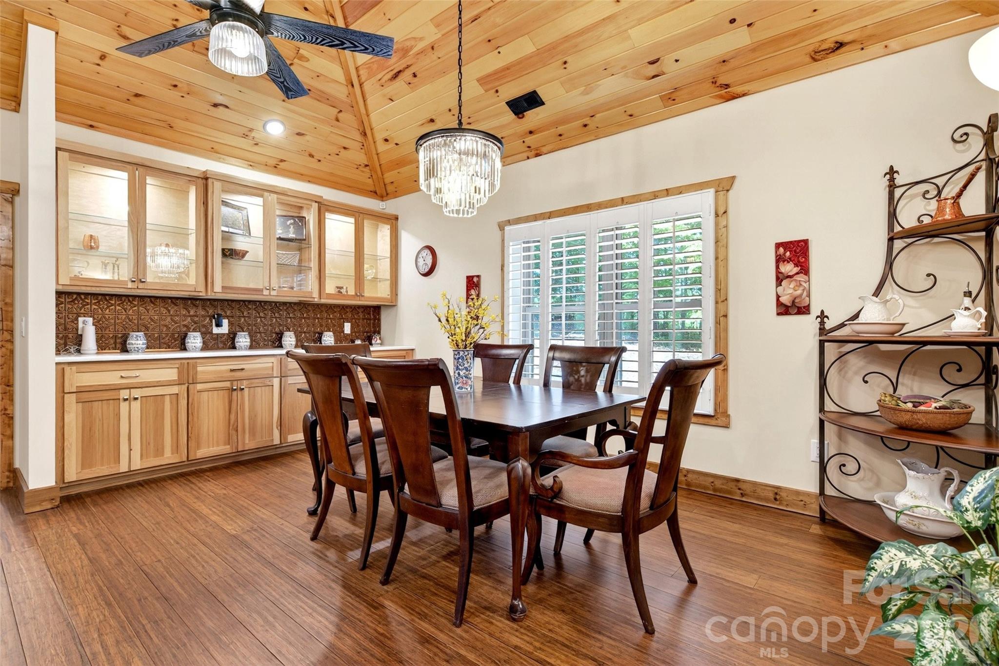 225 Henrys Glen Drive Property Photo 21