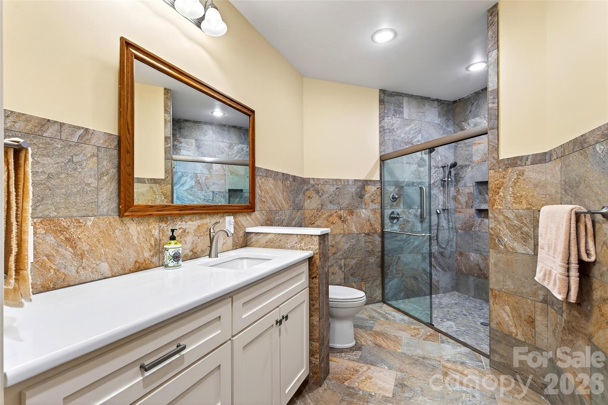 225 Henrys Glen Drive Property Photo 25