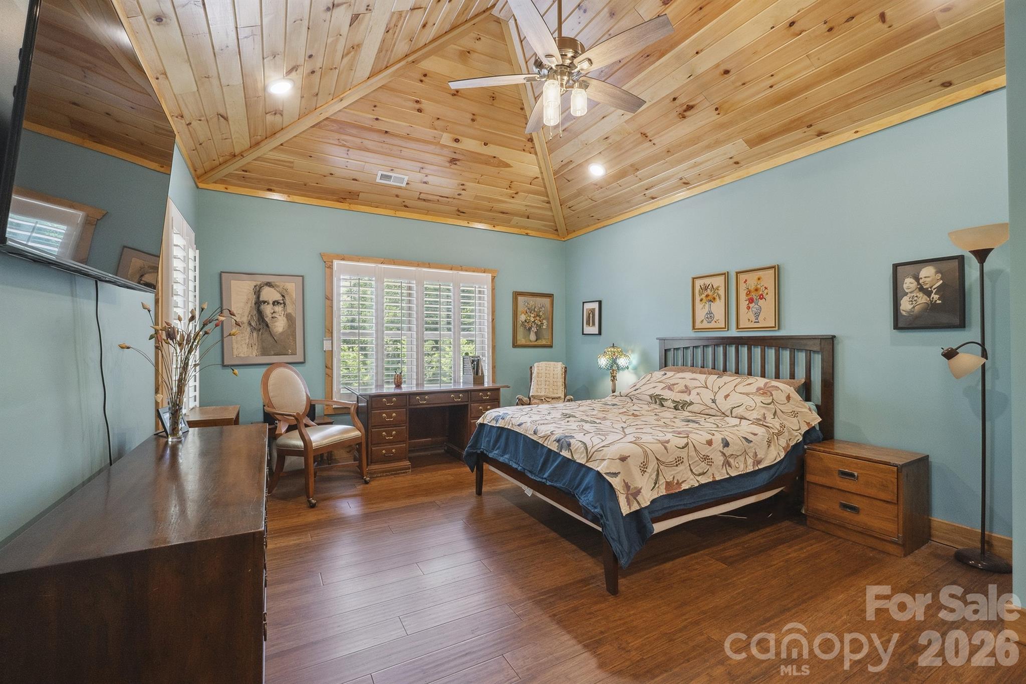 225 Henrys Glen Drive Property Photo 28