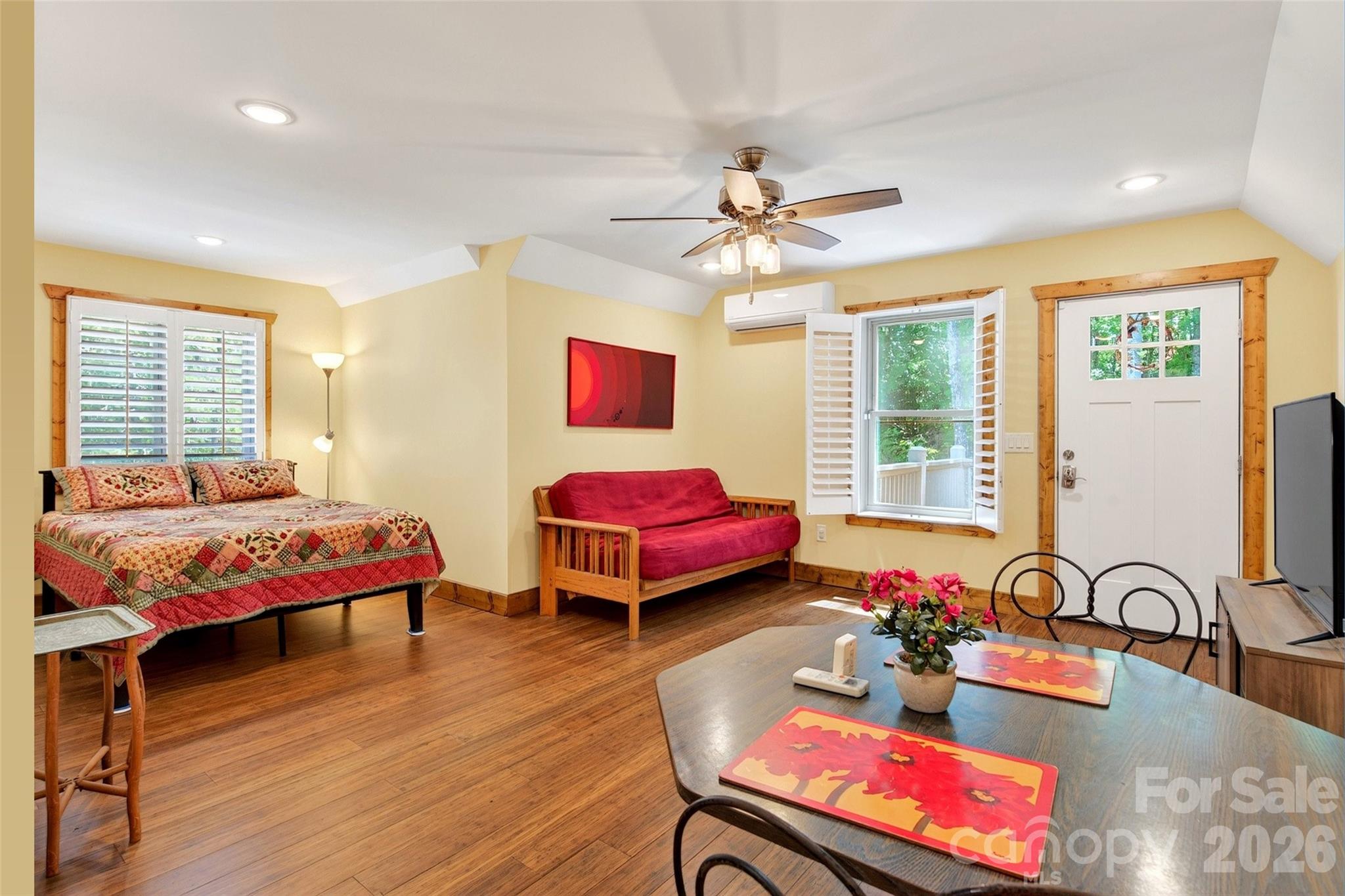 225 Henrys Glen Drive Property Photo 37