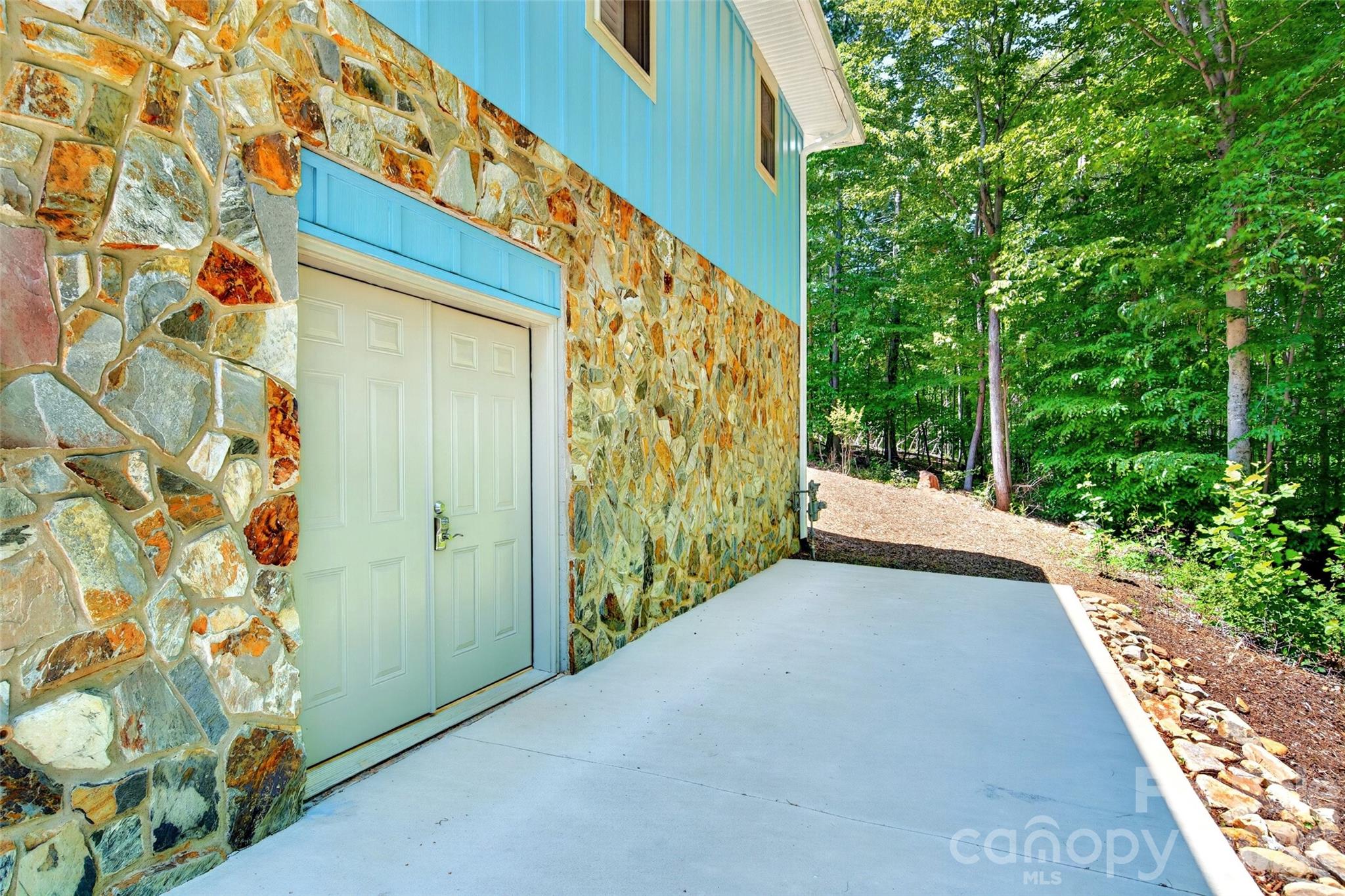 225 Henrys Glen Drive Property Photo 45