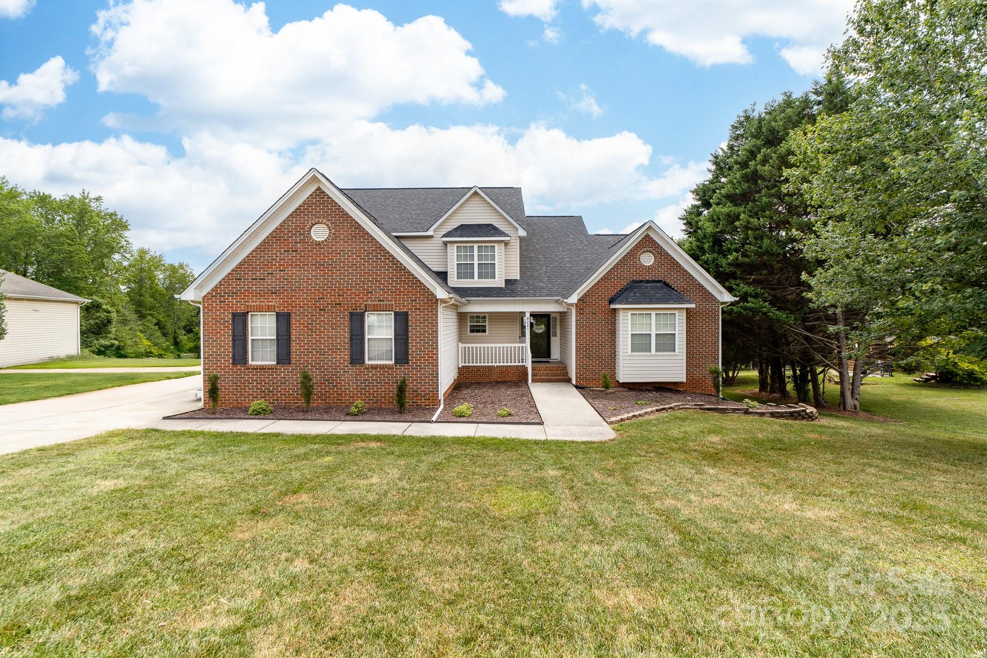 221 Deerfield Drive Property Photo 1
