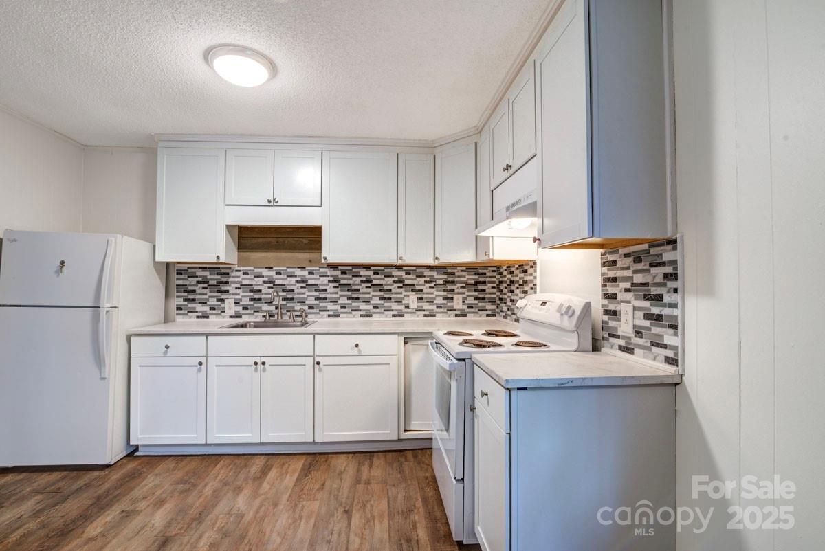 805 32nd Street Drive Property Photo 6