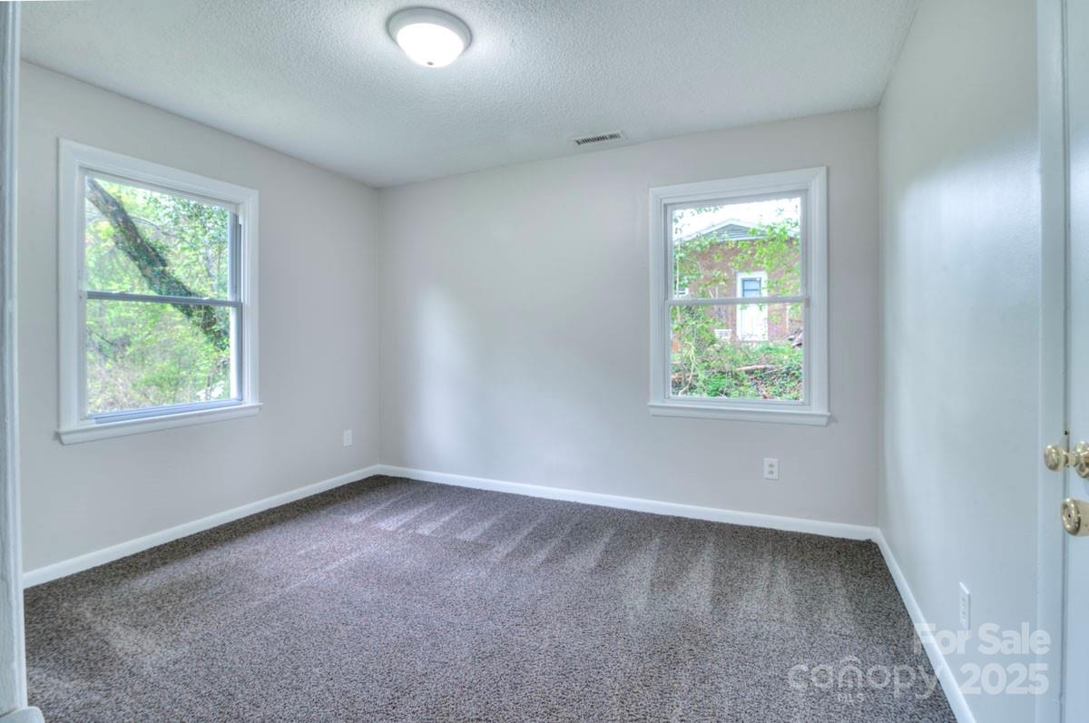 805 32nd Street Drive Property Photo 17