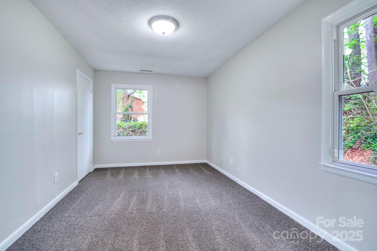 805 32nd Street Drive Property Photo 18