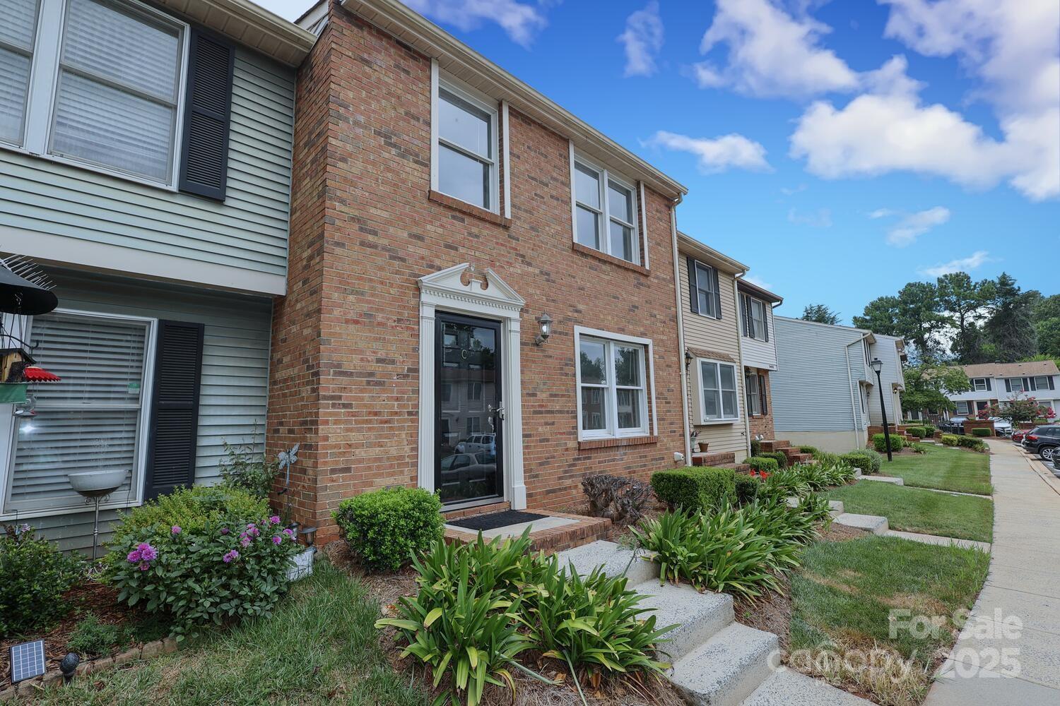 9403 Lexington Circle C Property Photo 2