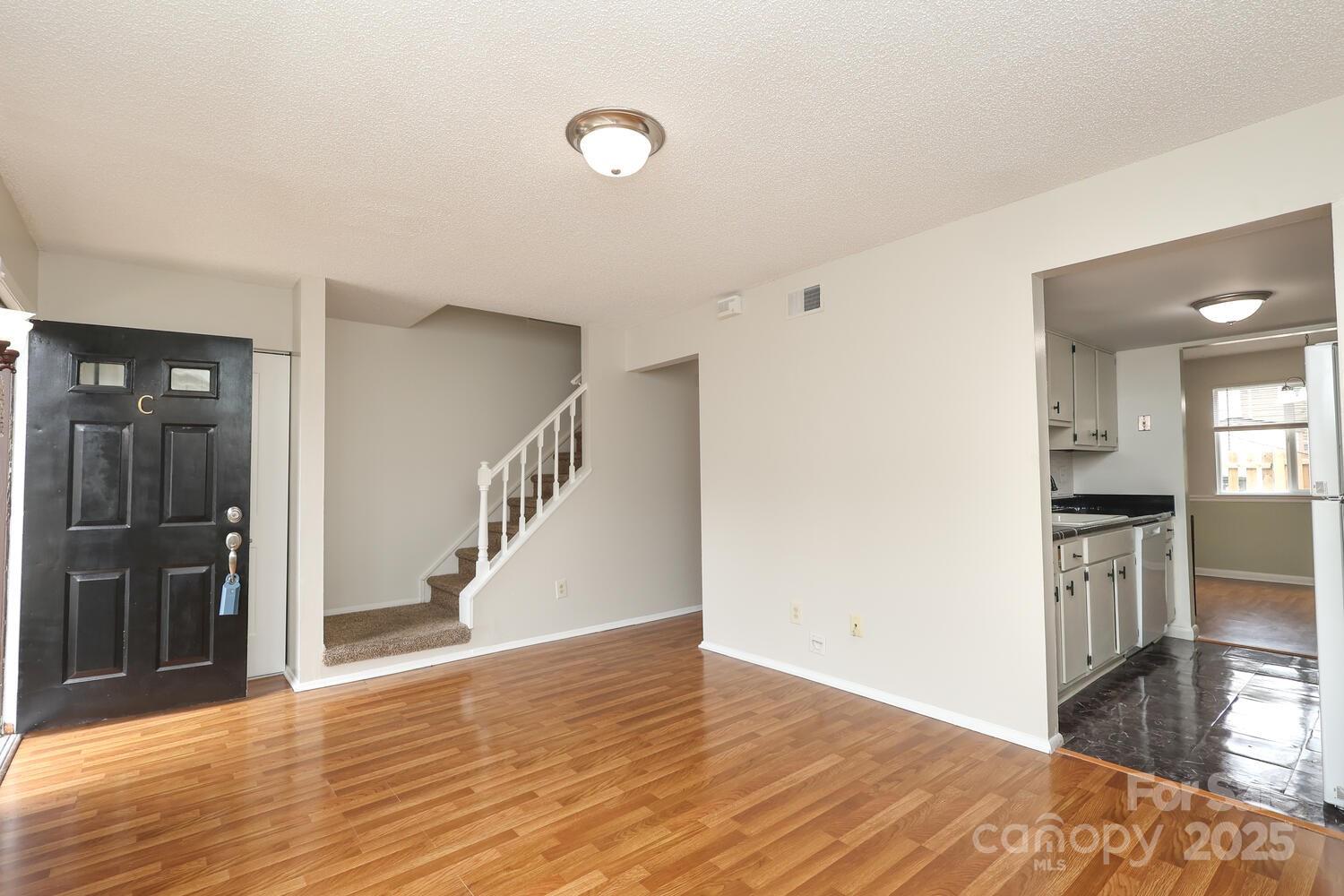 9403 Lexington Circle C Property Photo 8
