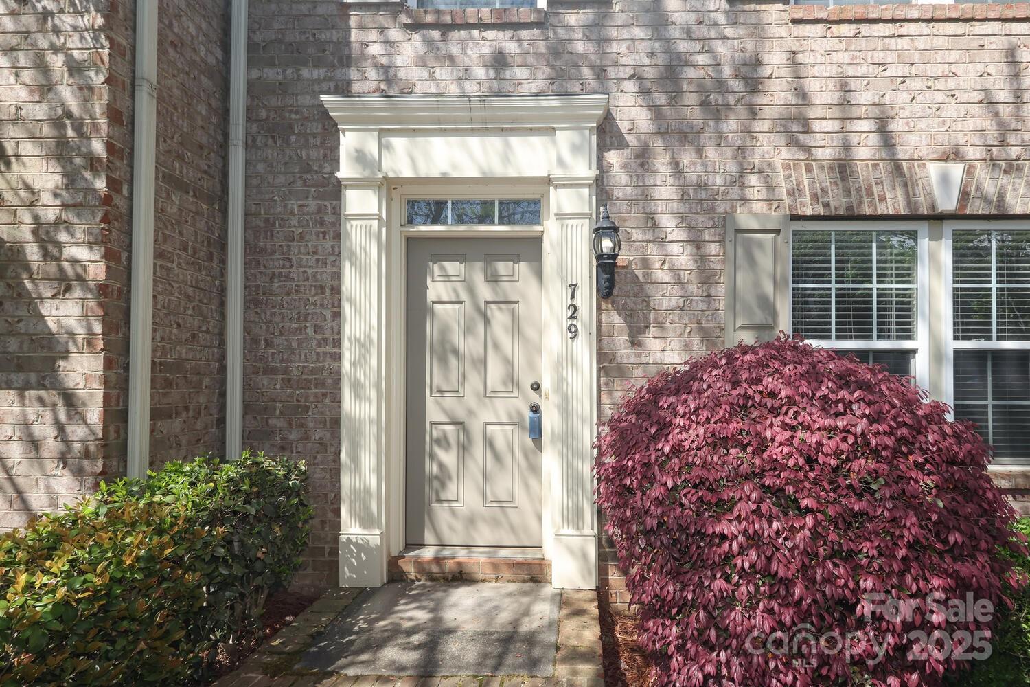 729 Naramore Street Property Photo 4