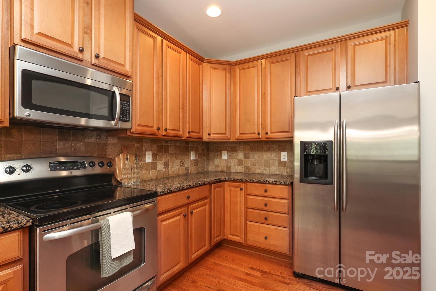 729 Naramore Street Property Photo 8