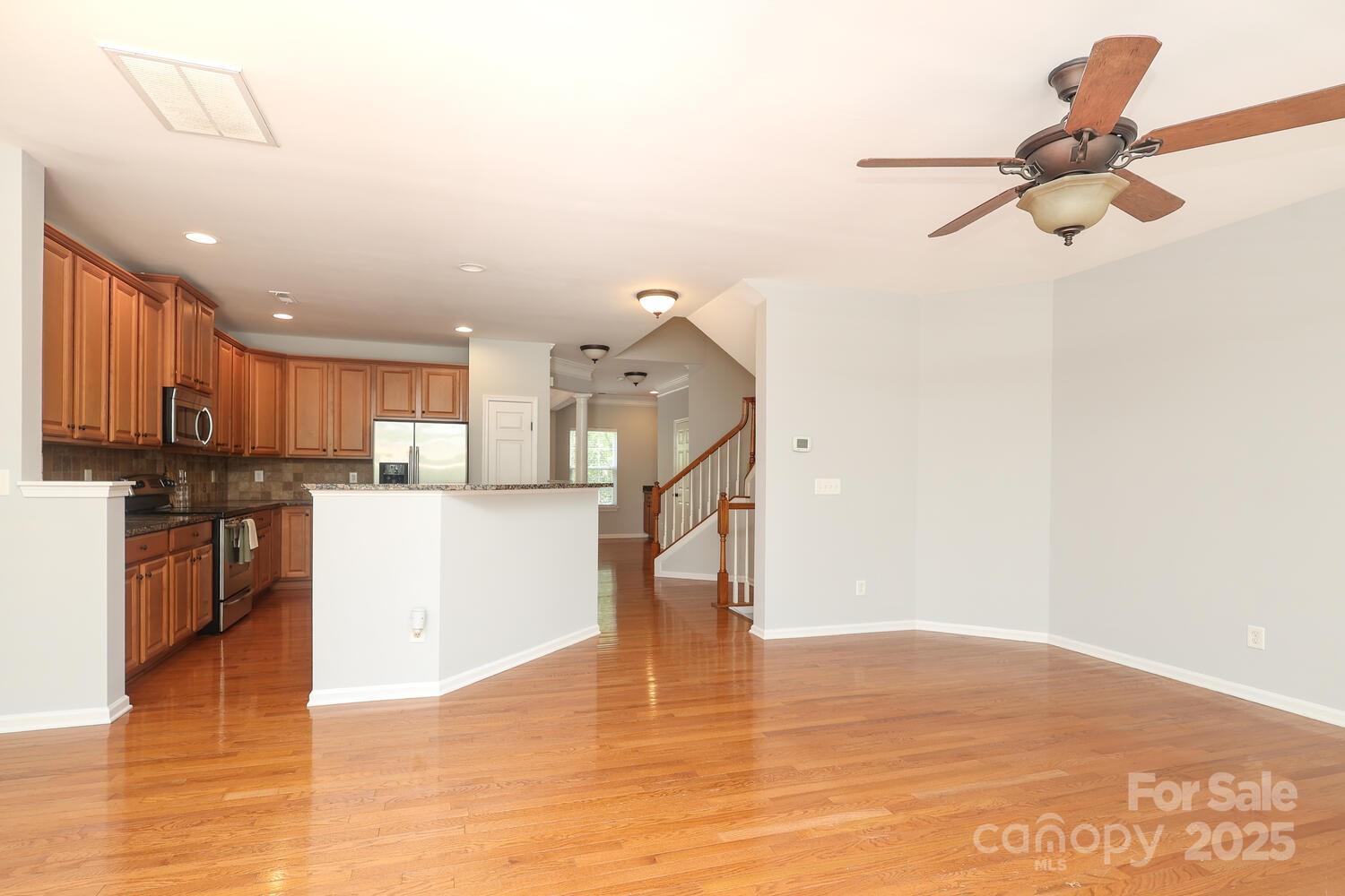 729 Naramore Street Property Photo 34