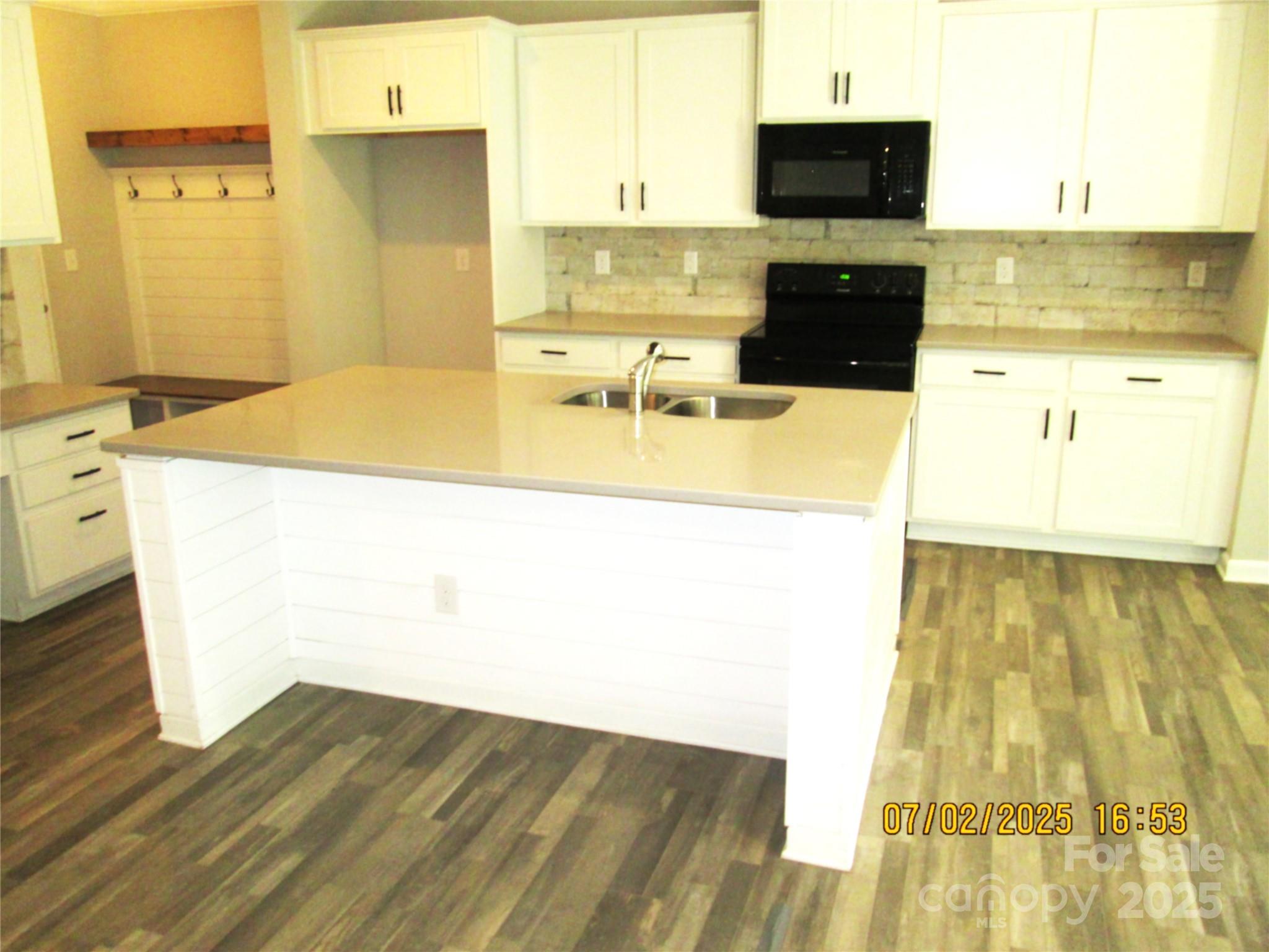 504 Stone River Parkway Property Photo 12