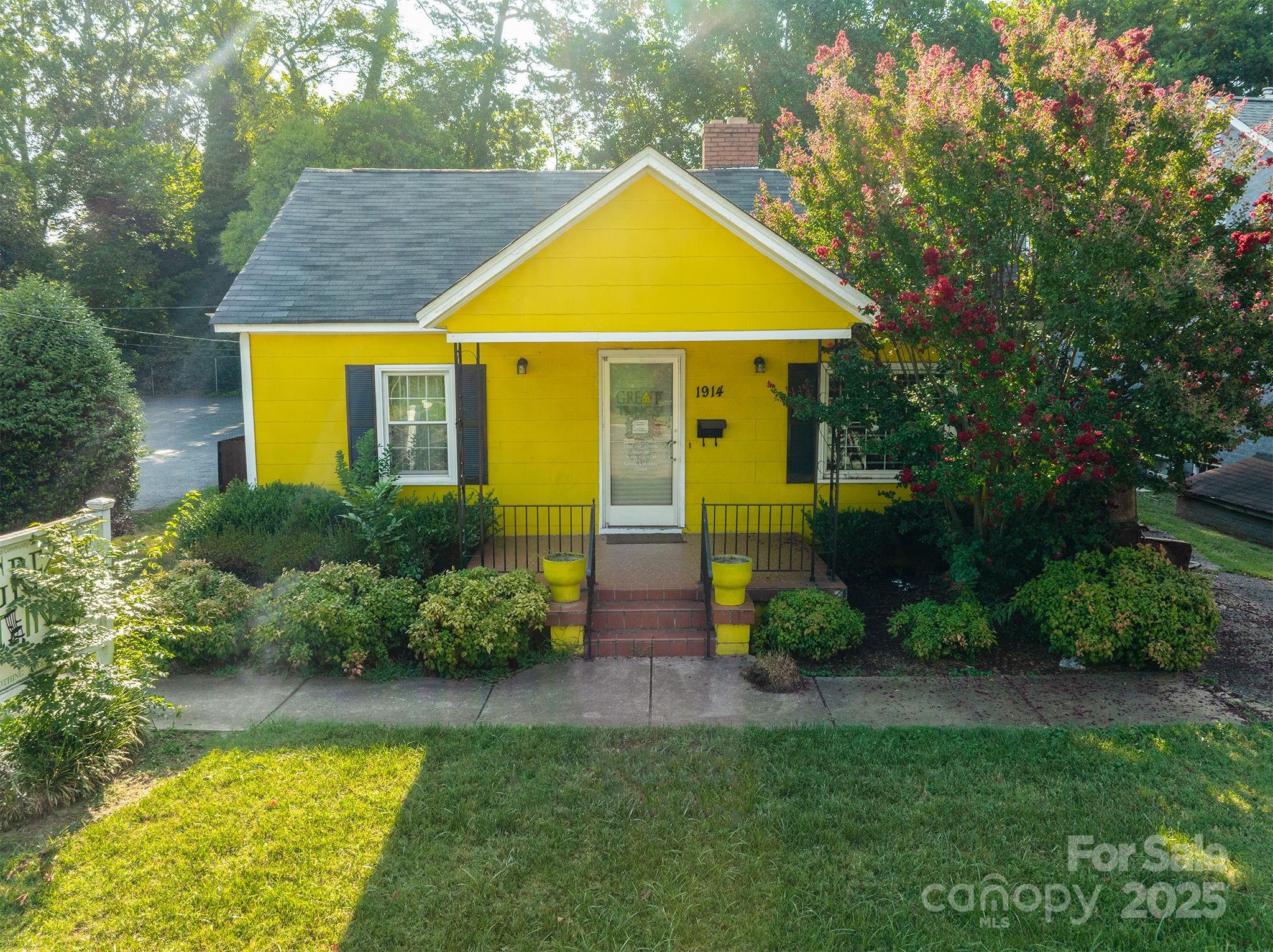 1914 Beatties Ford Road Property Photo 1